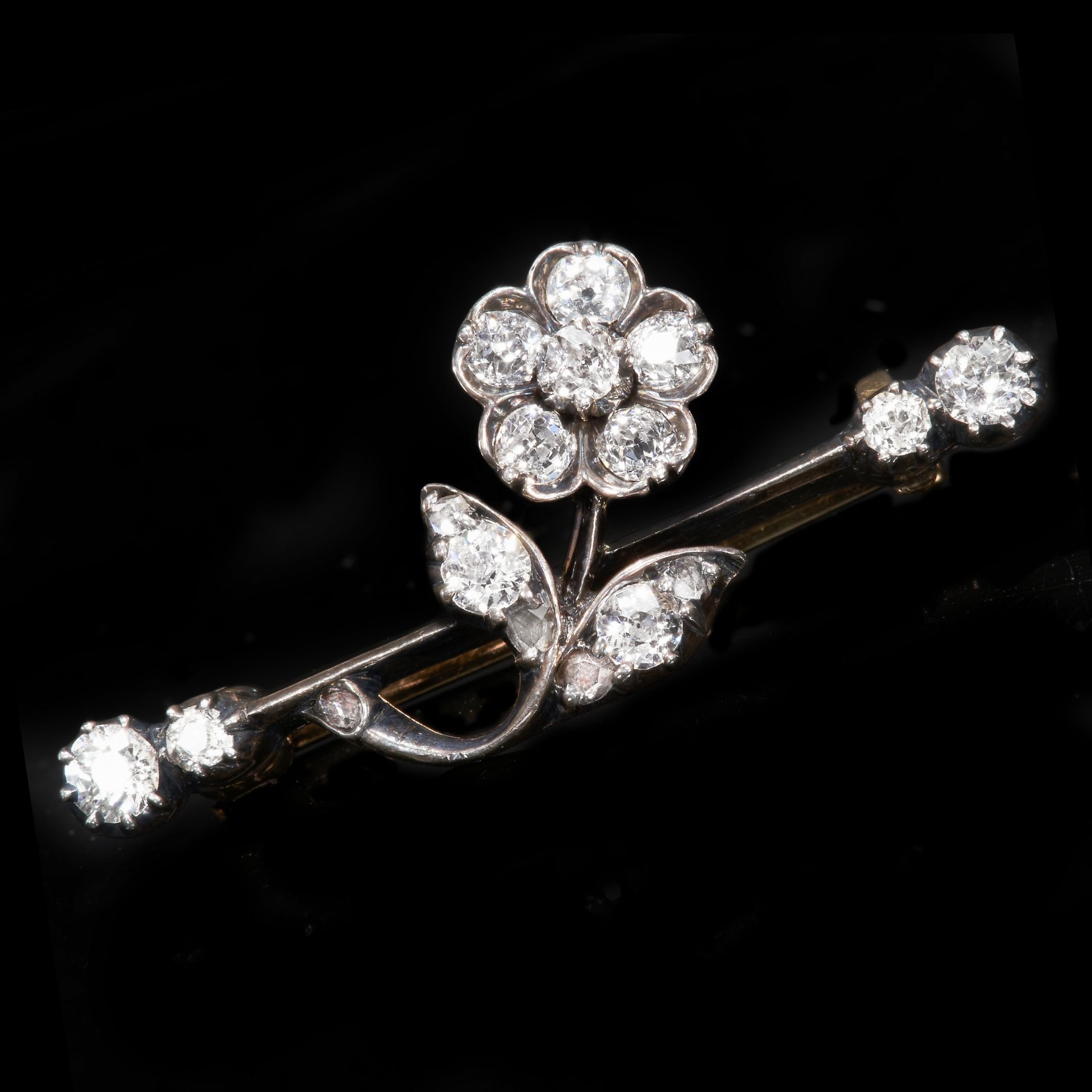 ANTIQUE DIAMOND FLORAL BROOCH