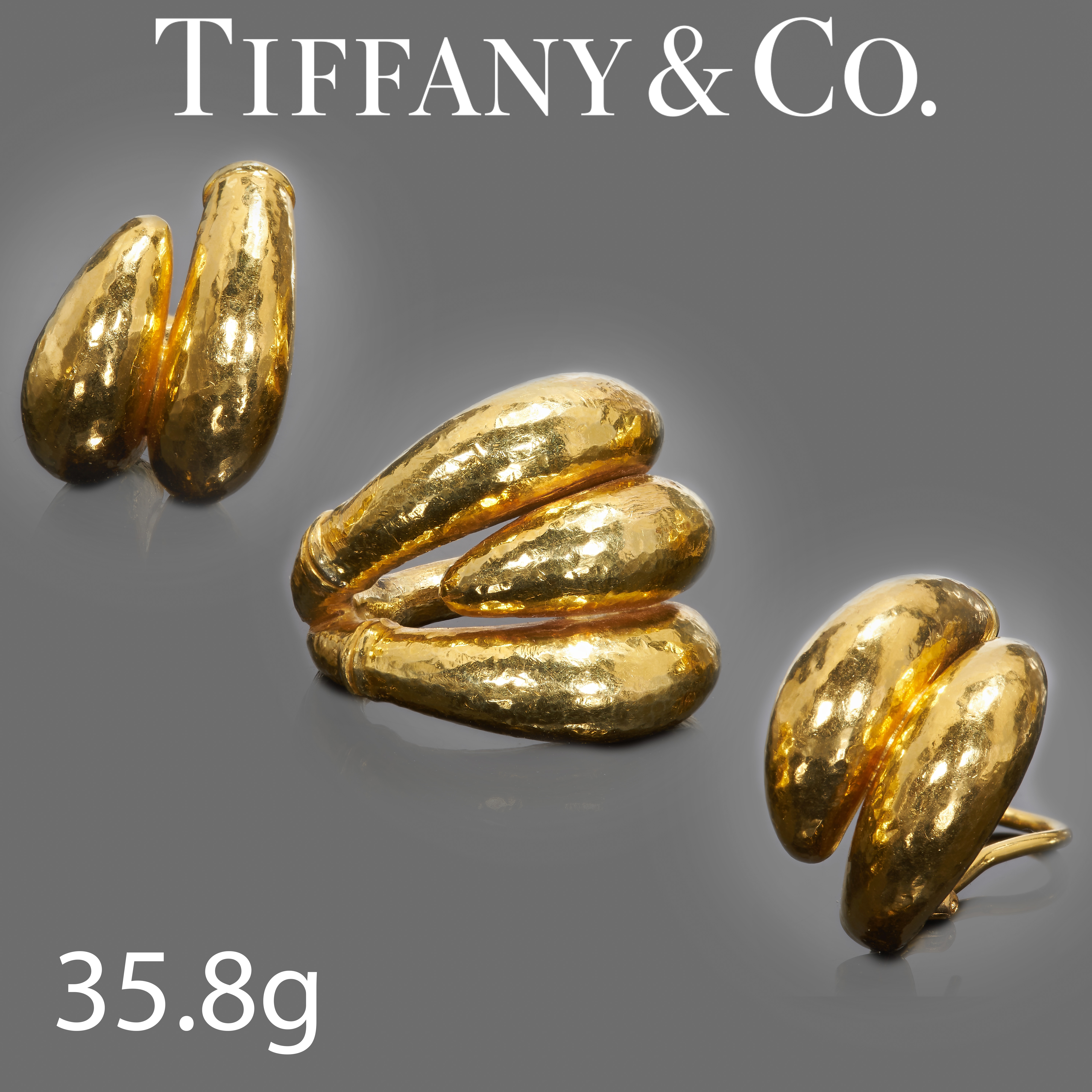 TIFFANY & CO, GOLD RING AND A PAIR OF EARRINGS