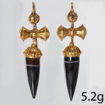 PAIR OF VICTORIAN ETRUSCAN REVIVAL BANDED AGATE DROP EARRINGS