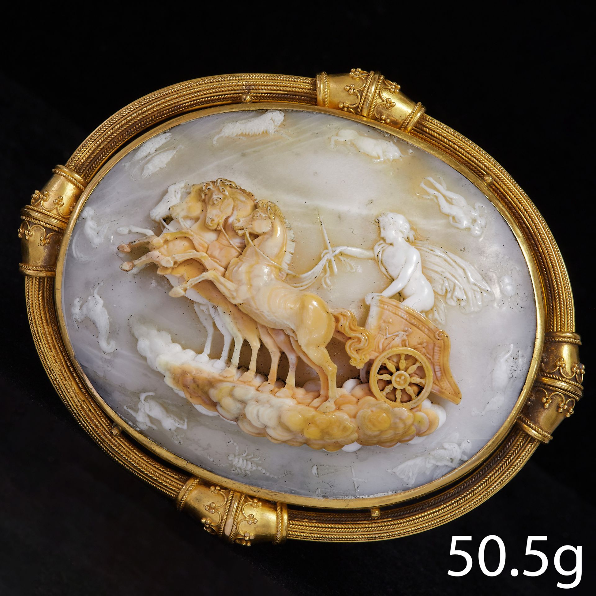 FINE AND RARE LARGE CAMEO IN GOLD MOUNT