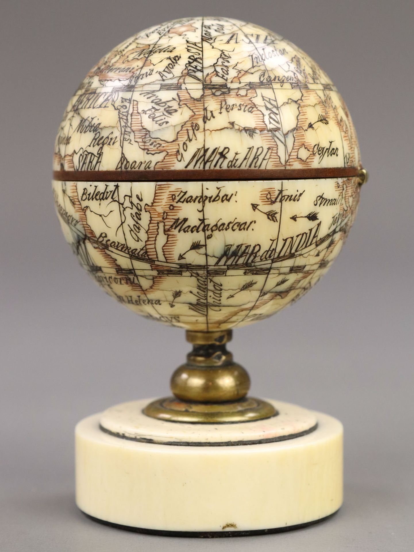 Elfenbein-Globus mit Sonnenuhr - Bild 8 aus 18