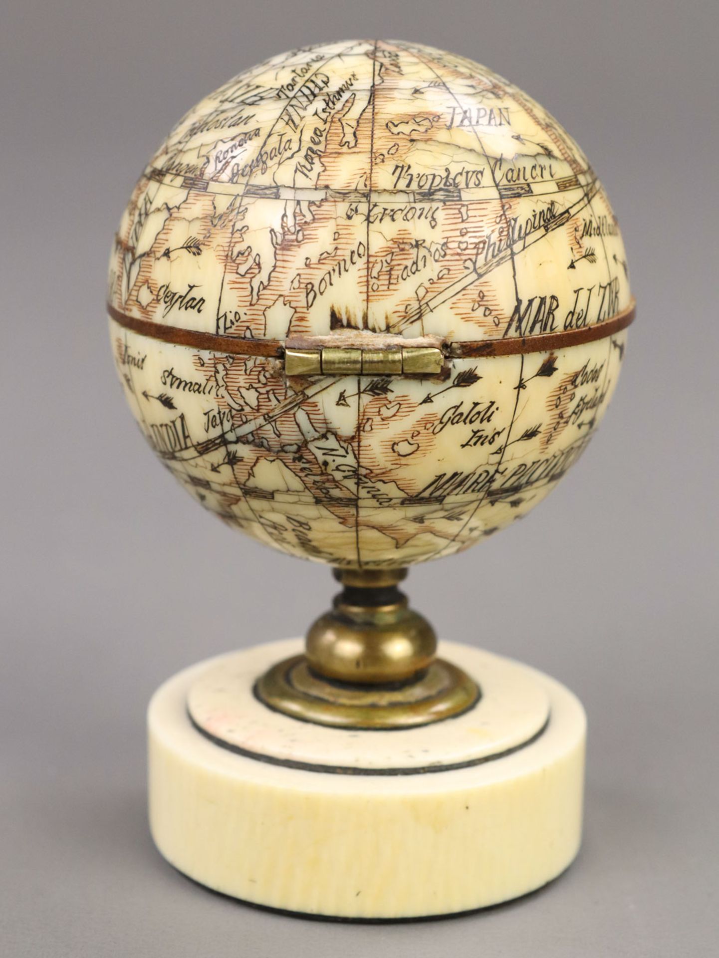 Elfenbein-Globus mit Sonnenuhr - Bild 7 aus 18