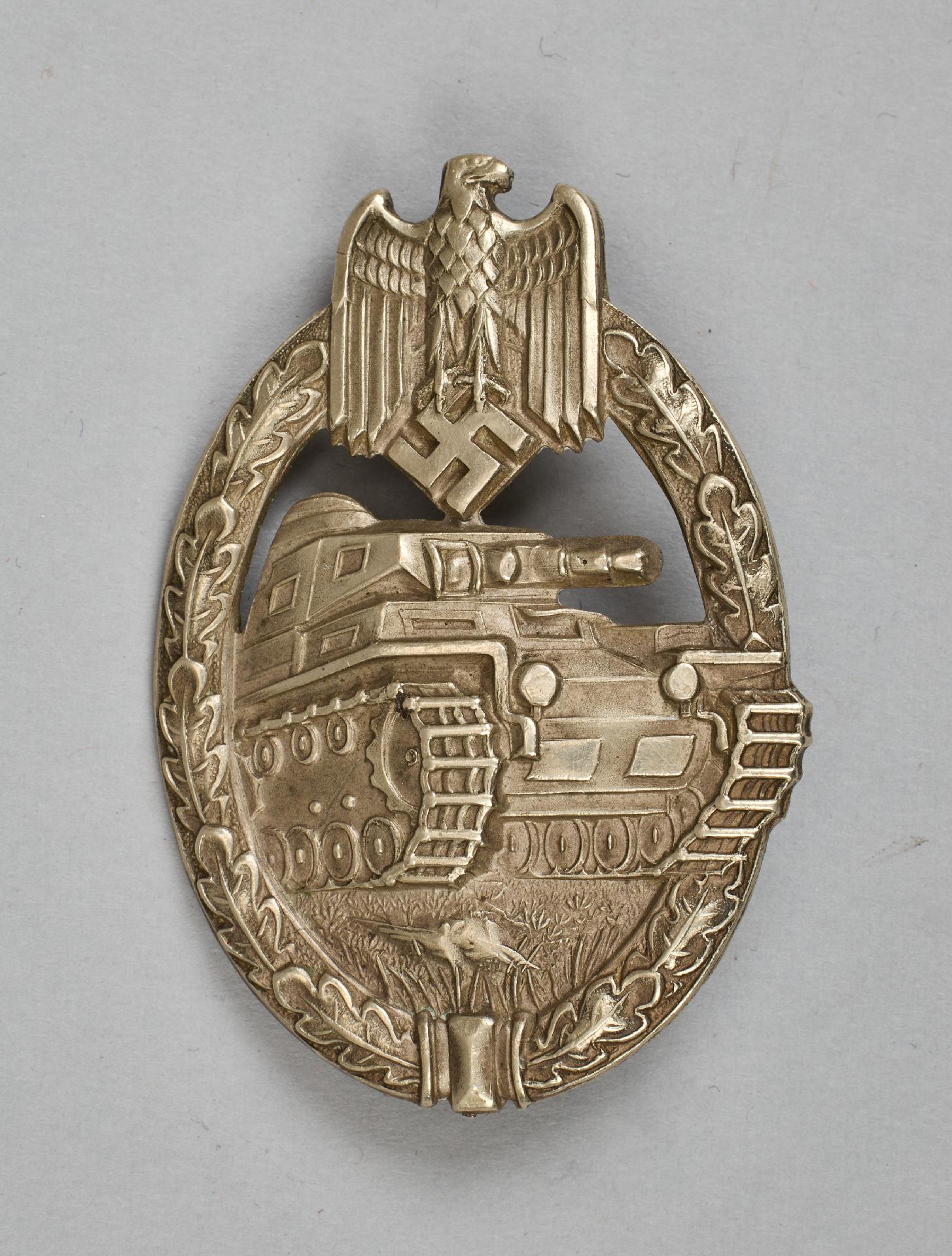 Awards of the Army and the Waffen - SS : Silver Tank Battle Badge.