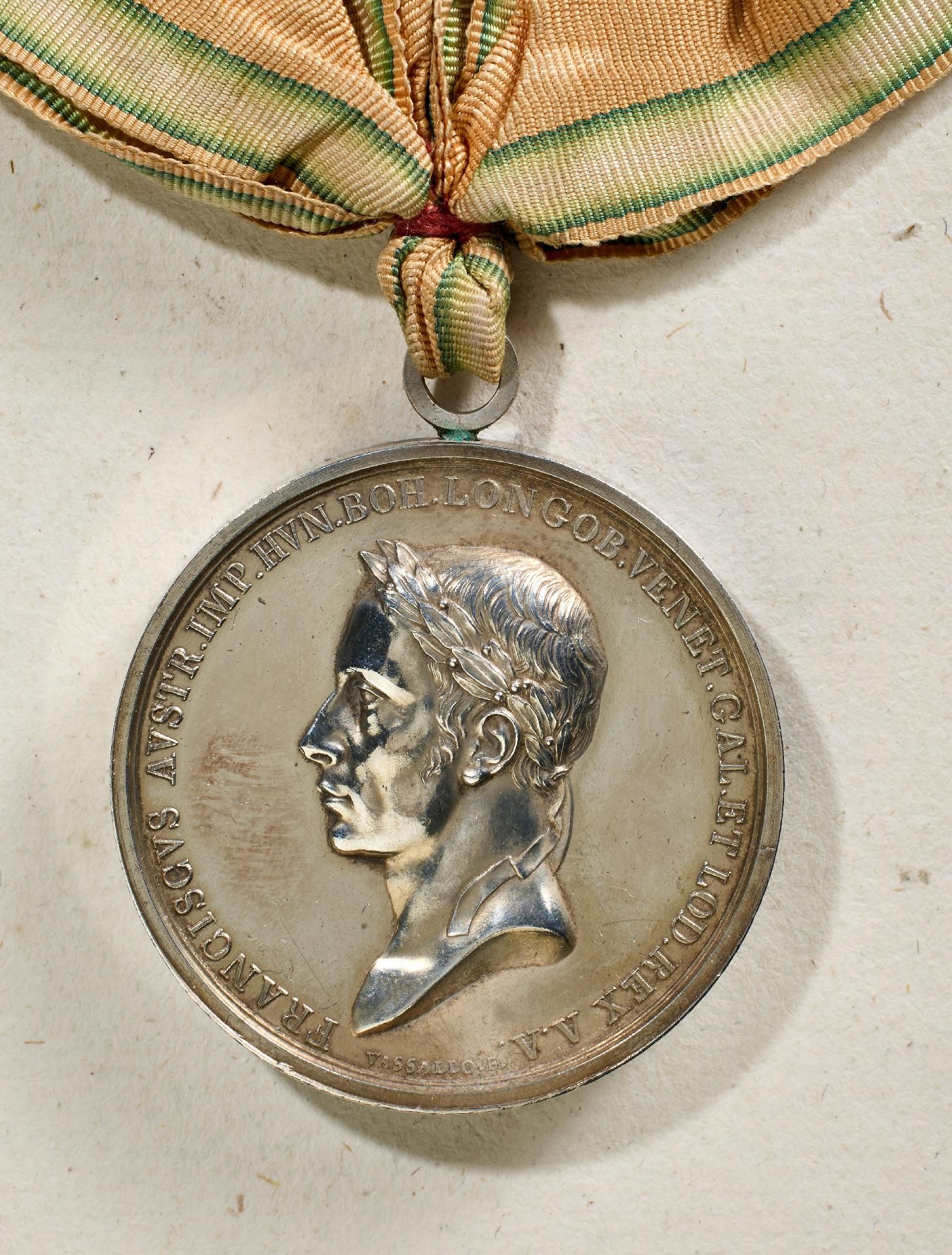 Österreich : Königreich Lombardo-Venetien: Silberne Verdienstmedaille Kaiser Franz I. - Bild 2 aus 4