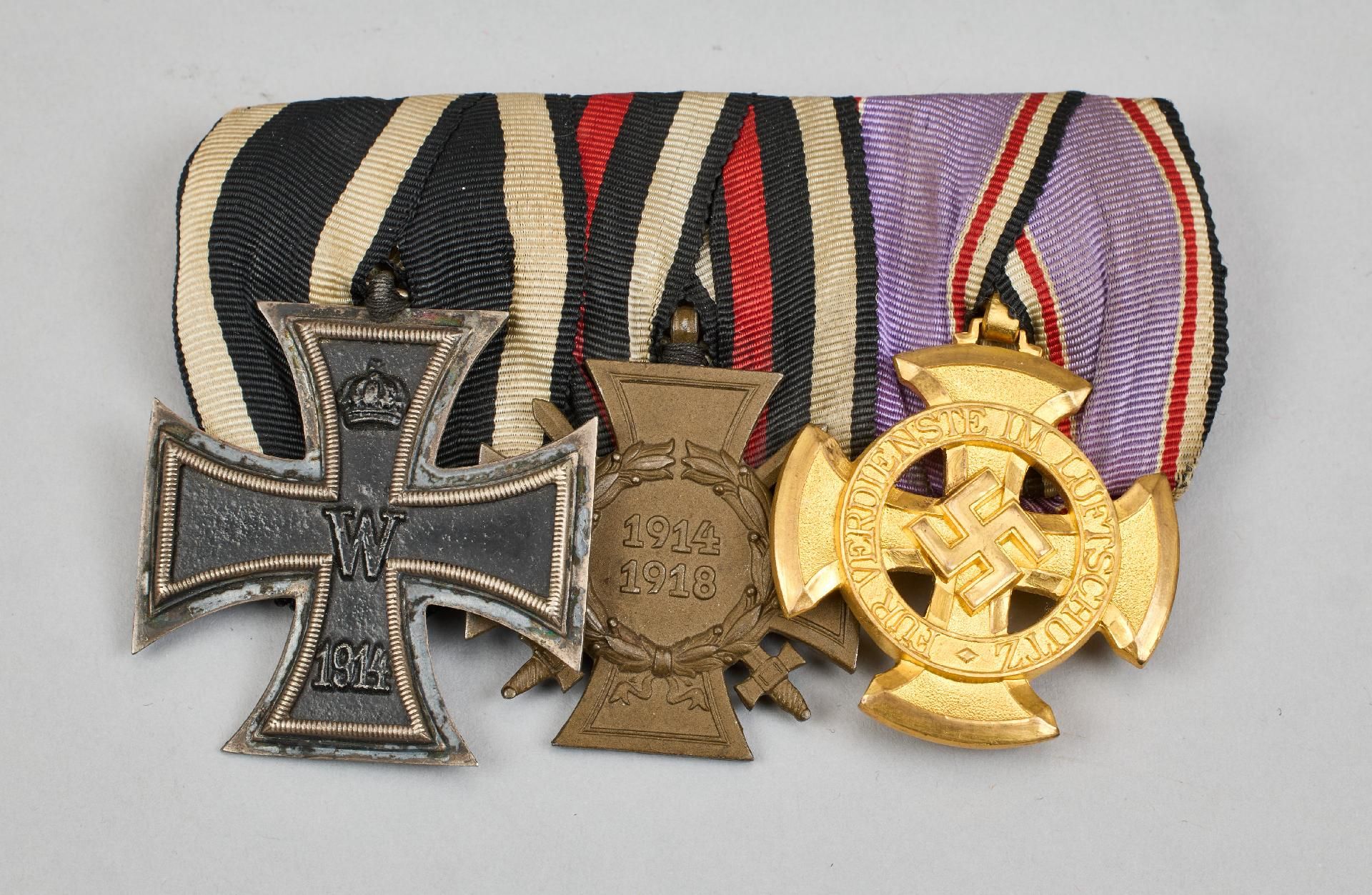 Zivile Auszeichnungen und Abzeichen : Dreiteilige Ordensspange mit Luftschutz - Ehrenzeichen 1. ... - Bild 2 aus 6