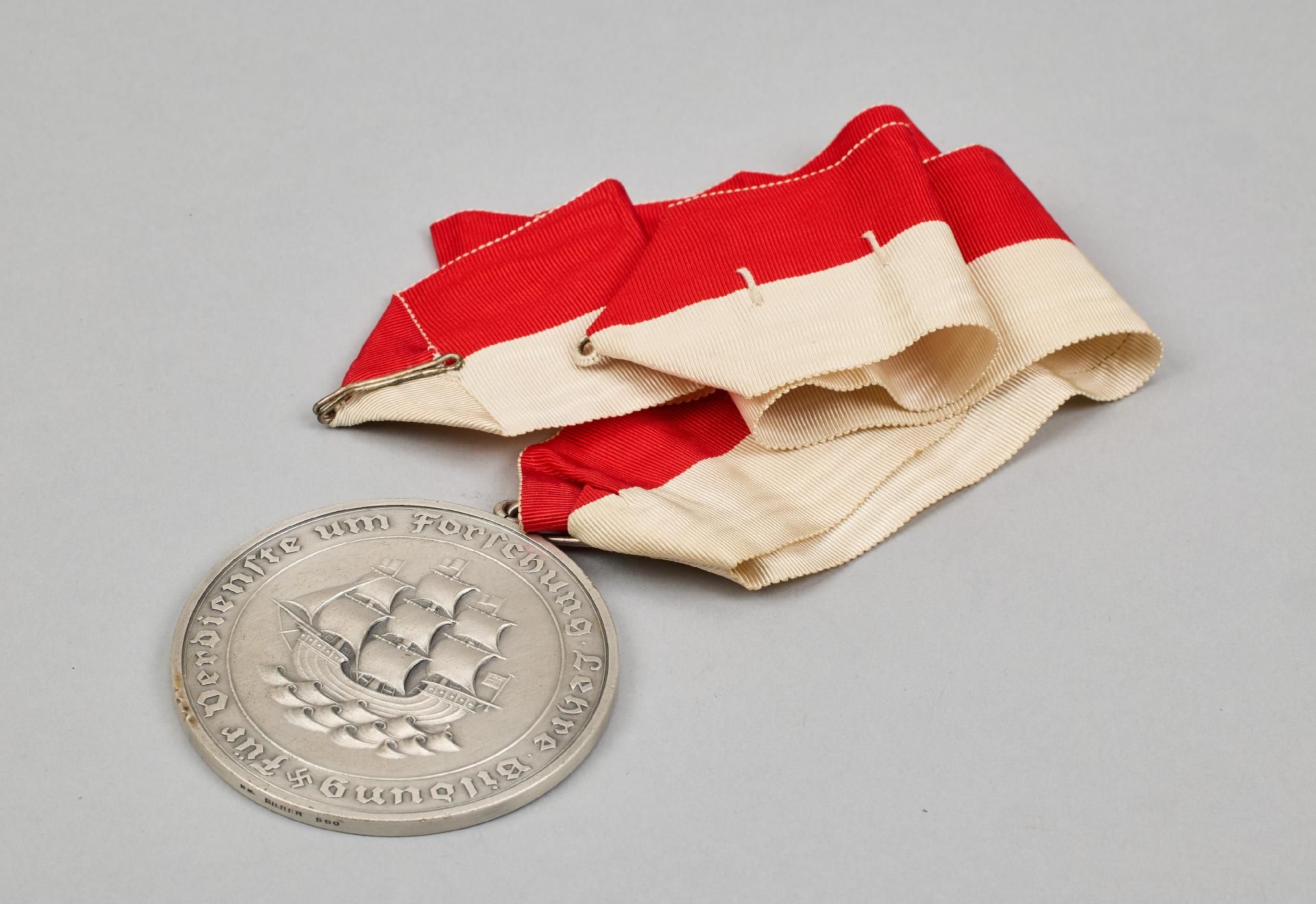 Zivile Auszeichnungen und Abzeichen : Verdienstmedaille der Hansischen Universität Hamburg, 1933... - Bild 5 aus 5