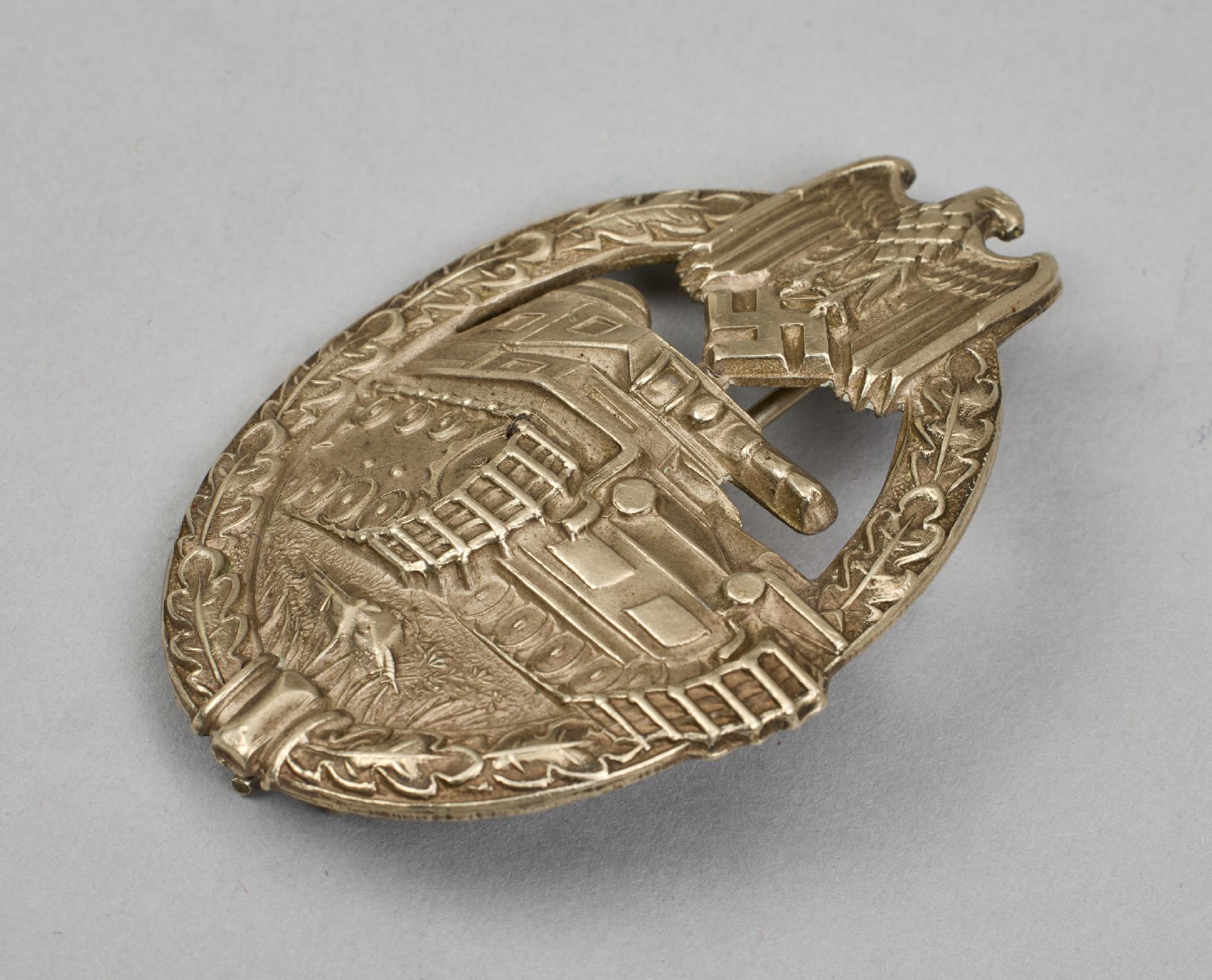 Awards of the Army and the Waffen - SS : Silver Tank Battle Badge. - Image 2 of 4