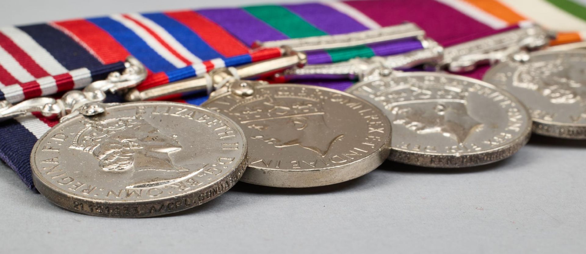 Grossbritannien : Große 5-teilige Ordensspange mit der Military Medal ( Elisabeth II.) an Sgt. .... - Bild 3 aus 11
