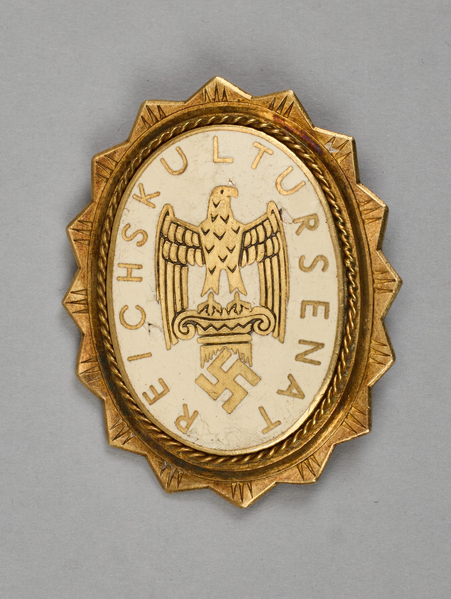 Civil Orders and Medals : Ehrenplakette des Reichskultursenats mit eingeschlagener Matrikelnumme... - Image 2 of 5