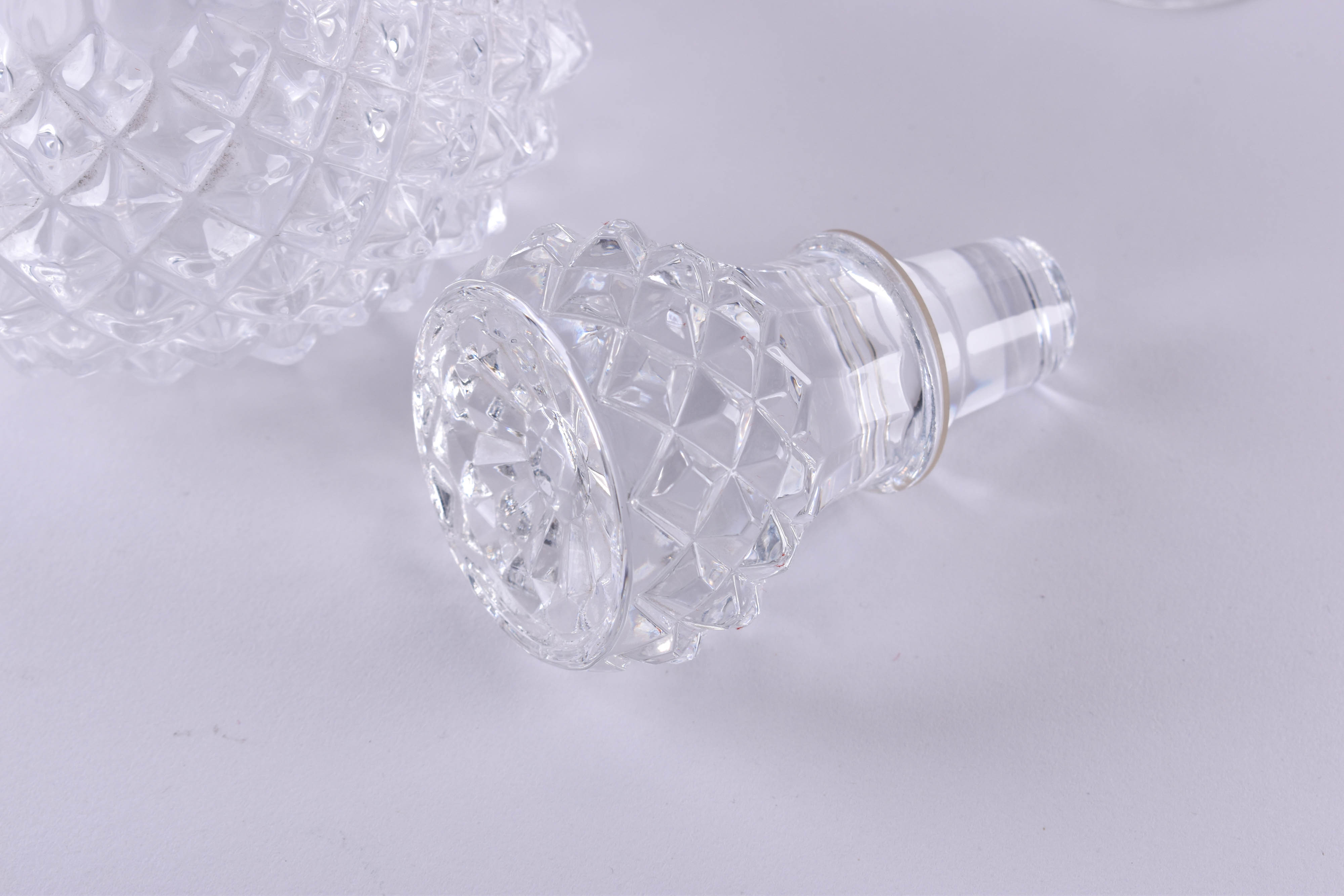 Cristal d'Arques liqueur carafe - Image 3 of 3