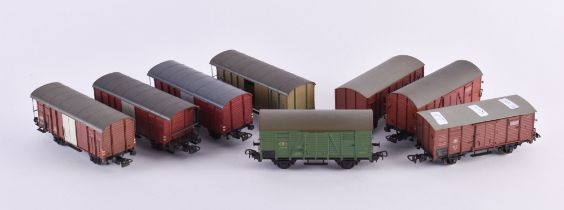 4 Güterwagen 46120 und 4 Güterwagen 3315256 Piko