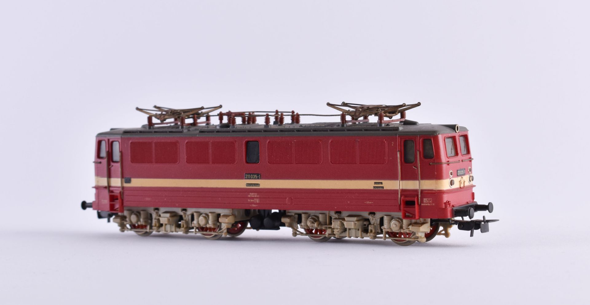 Schnellzuglokomotive 211035-1 E11 der DR - Piko - Bild 2 aus 3