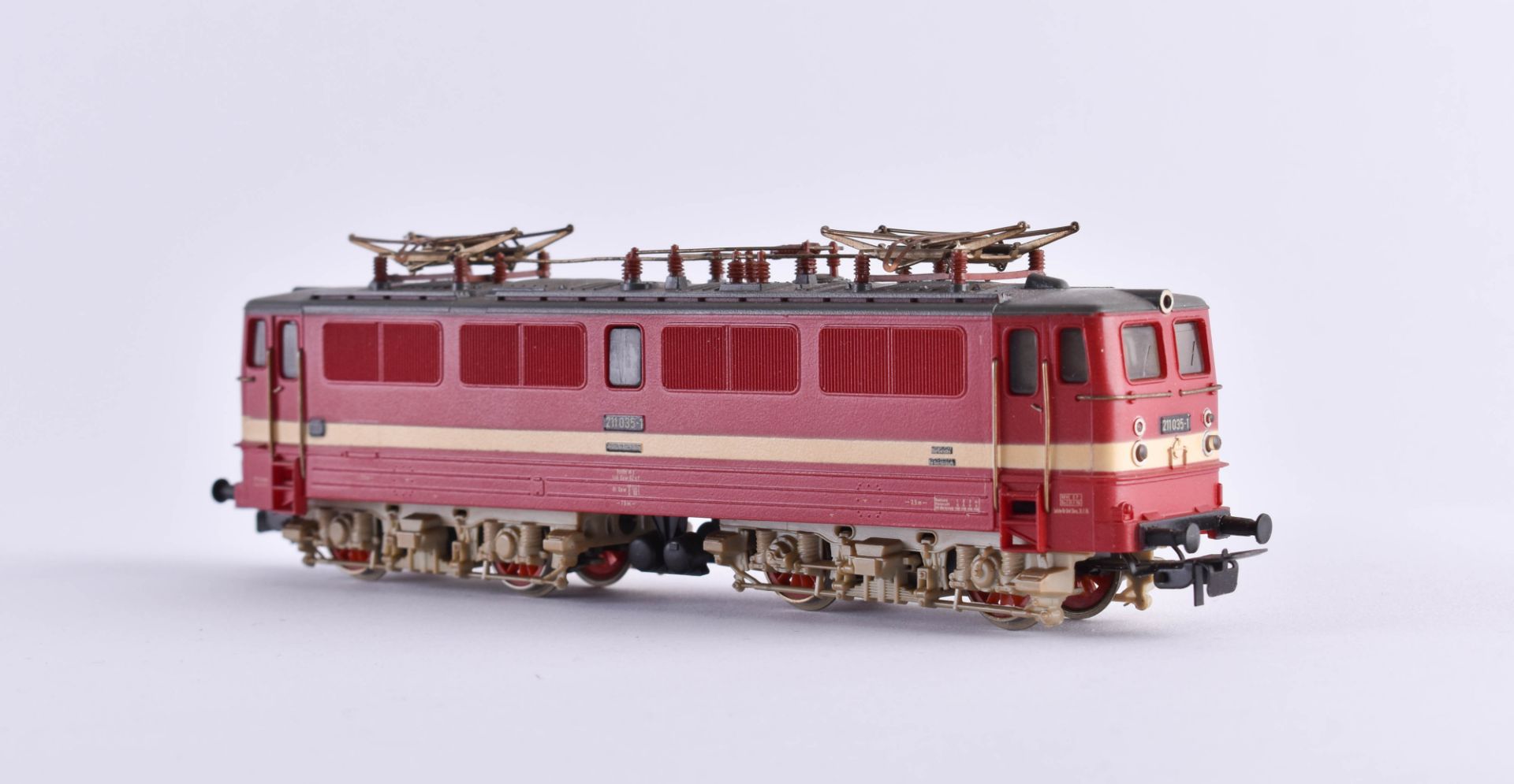 Schnellzuglokomotive 211035-1 E11 der DR - Piko