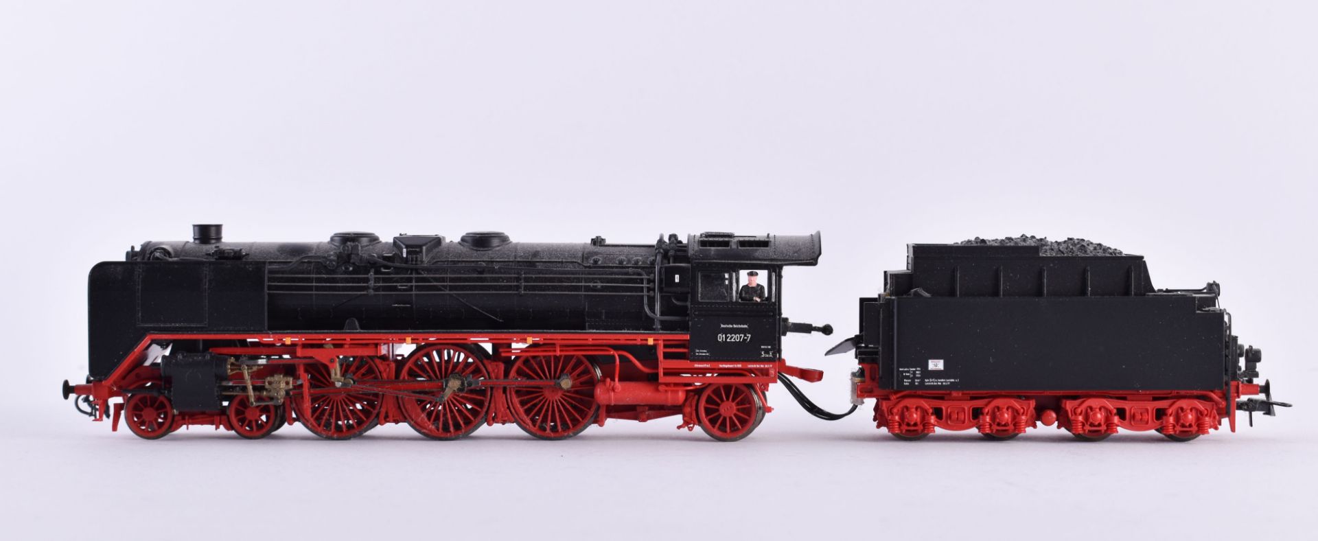 Steam locomotive with tender BR 01 2207-7 of the DR-Roco