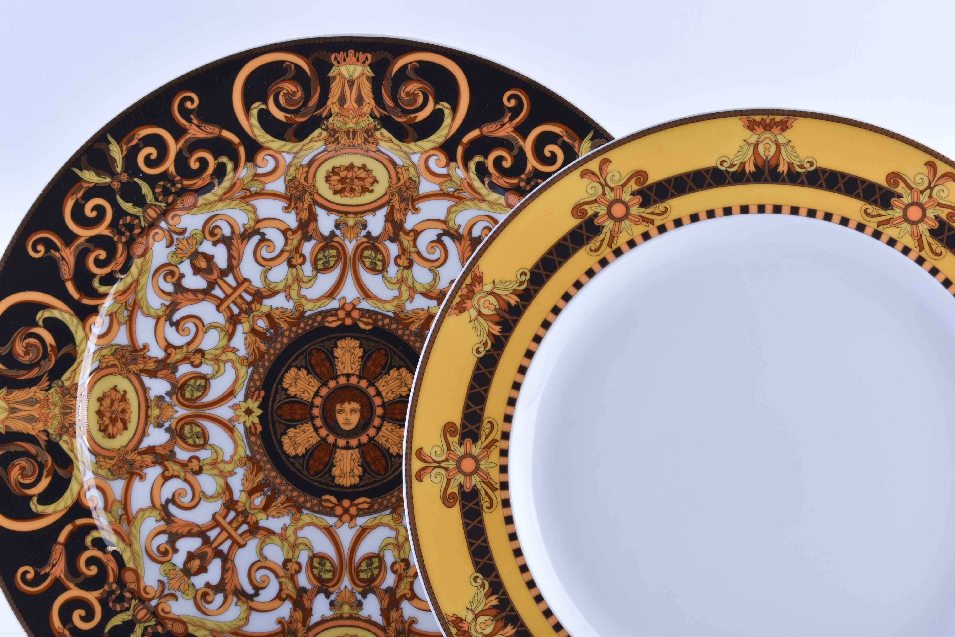 Group of porcelain, dinner plates Rosenthal Versace Barocco  - Image 2 of 4