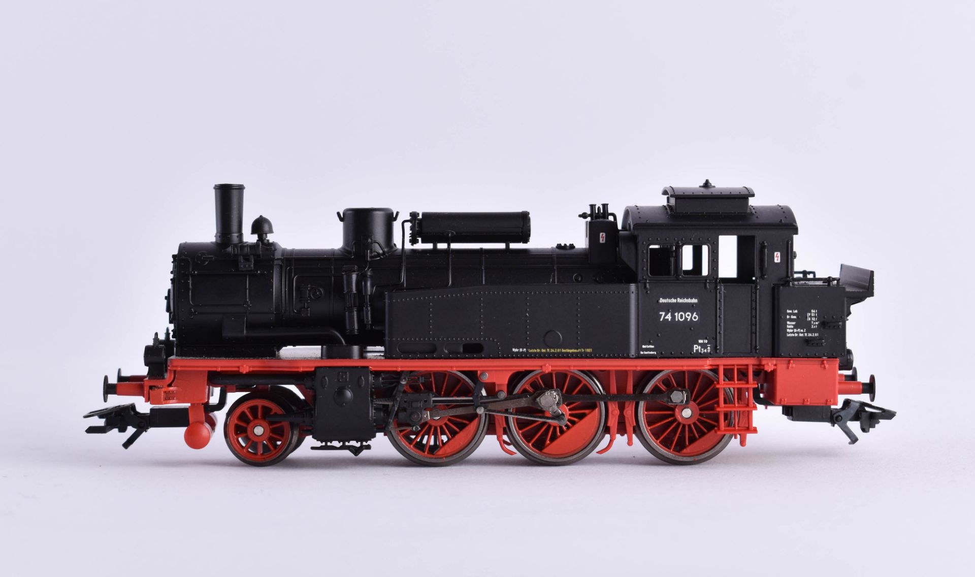 Steam locomotive BR 74 1096, DR - Trix