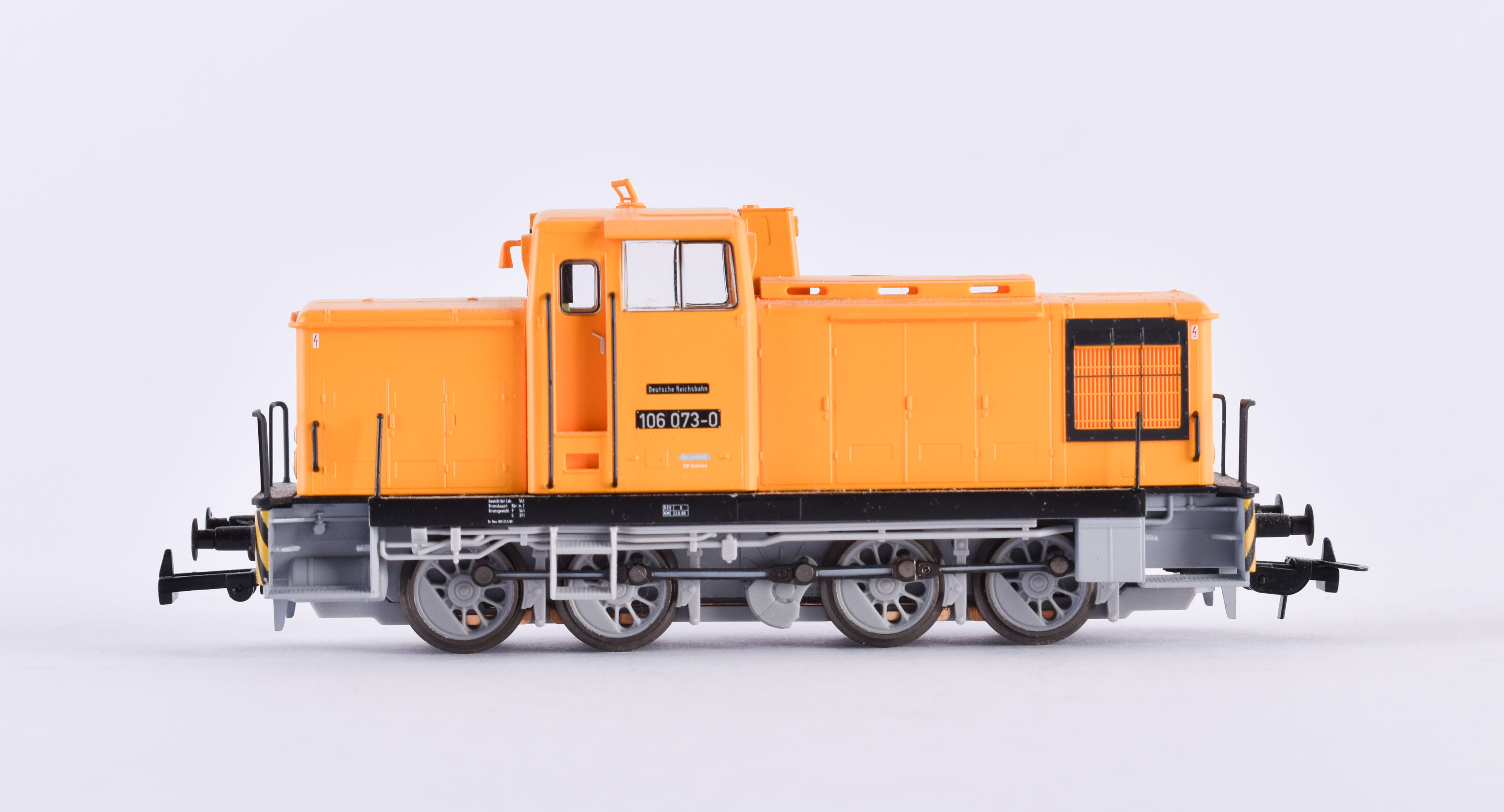 Diesellok BR 106 073-0 der DR- Piko