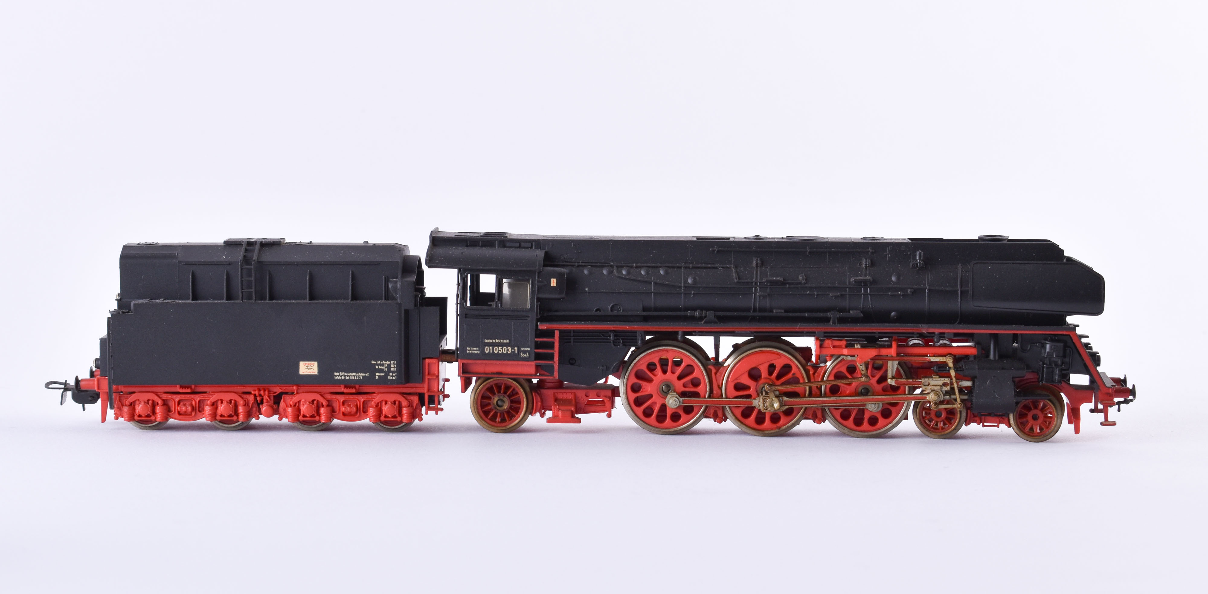Steam locomotive BR 010503-1 DR - Piko