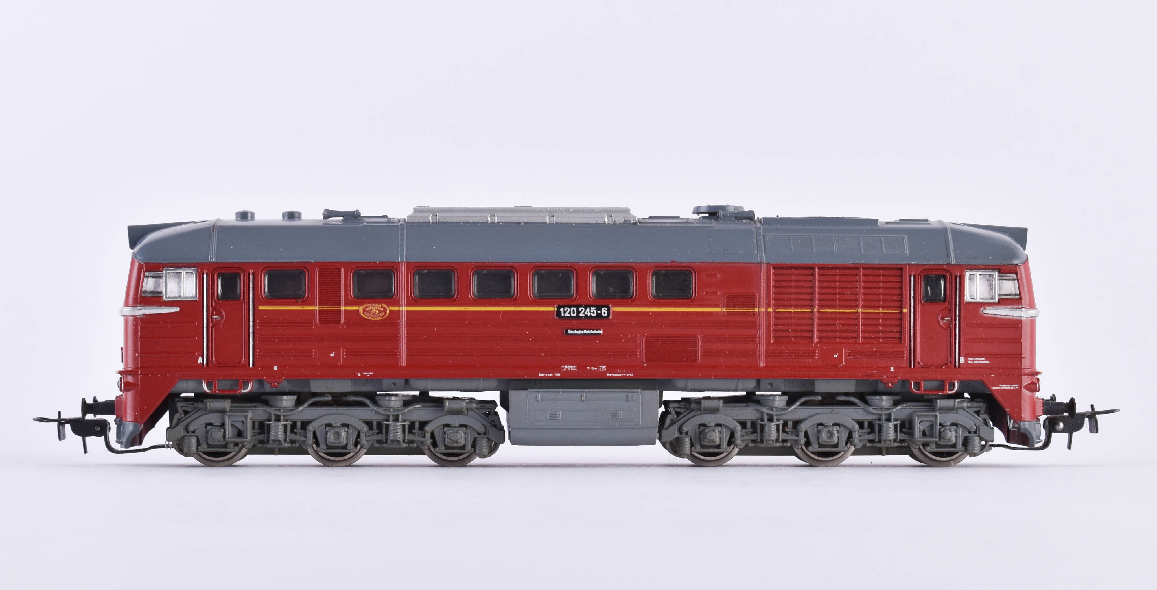 Diesel locomotive BR 120 245-6 DR - Gützold
