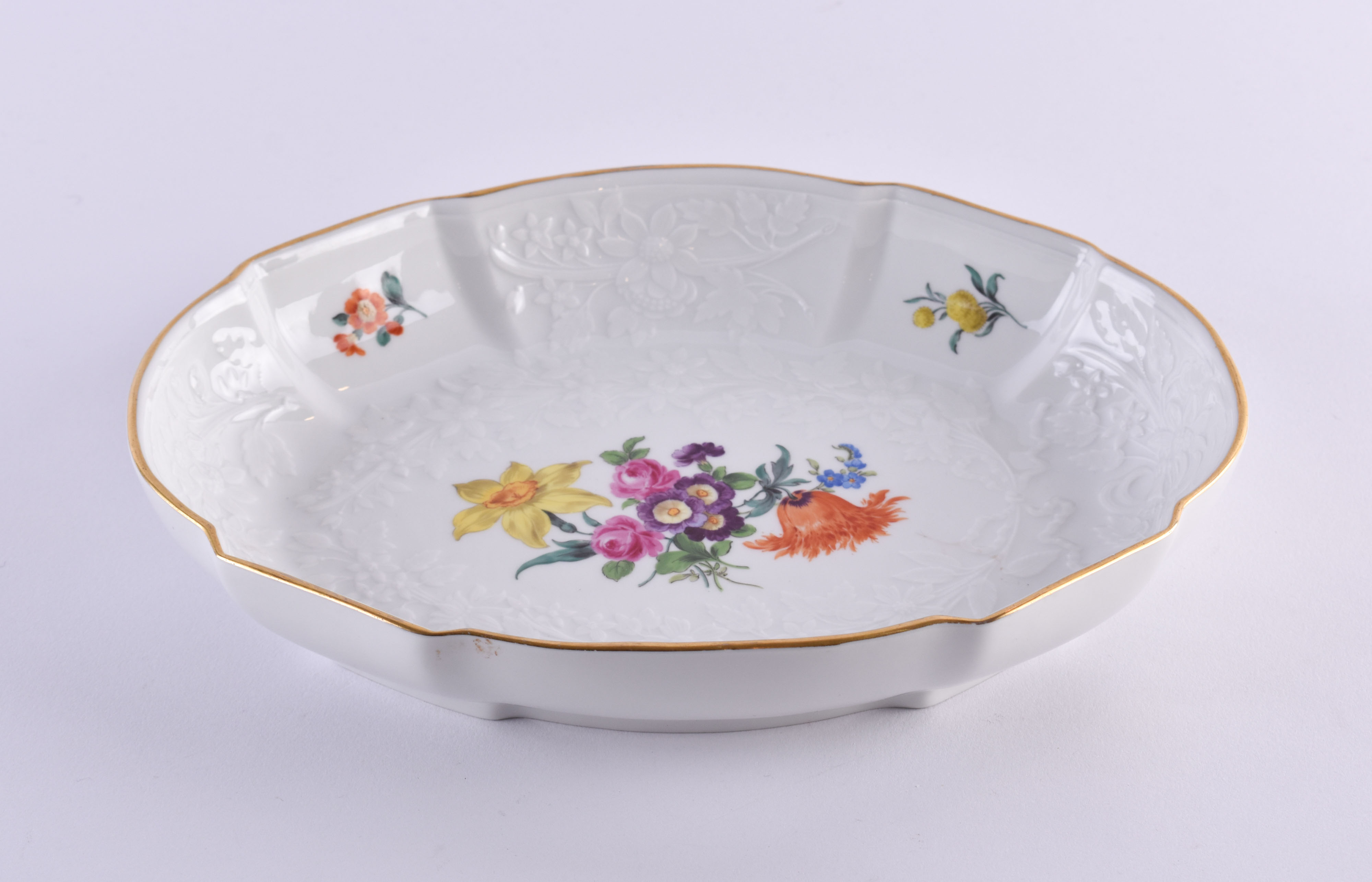 Bowl with Gotzkowski flower relief Meissen - Image 2 of 4