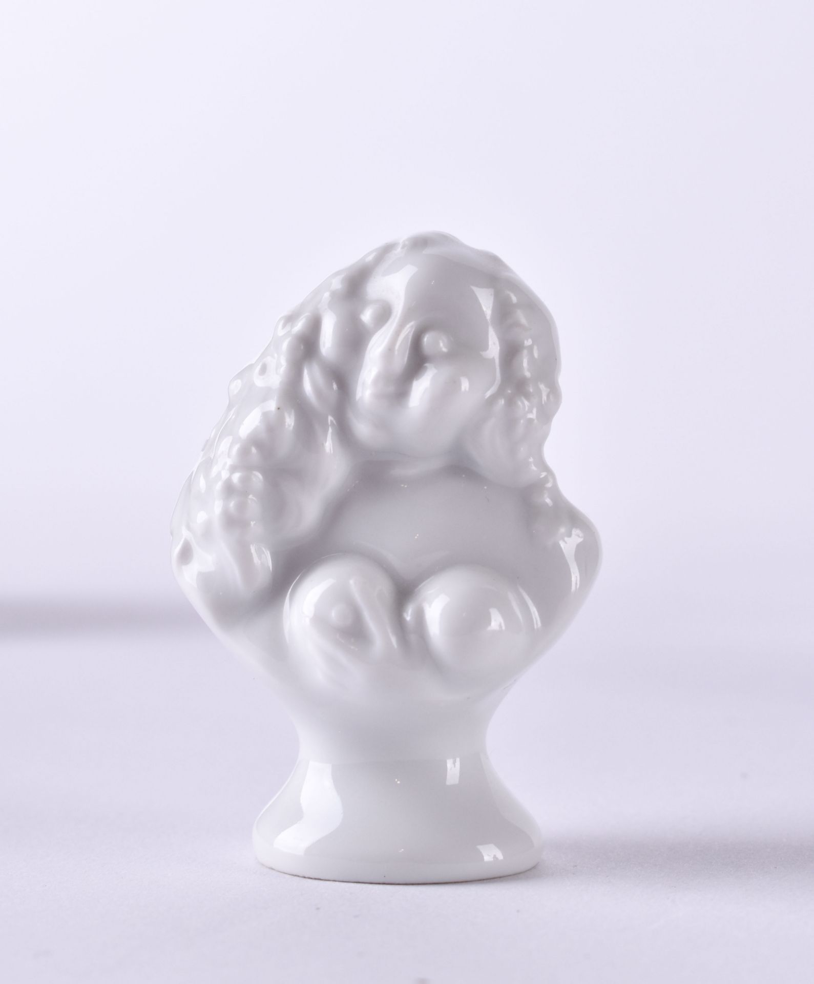 small Meissen figure - Image 2 of 4