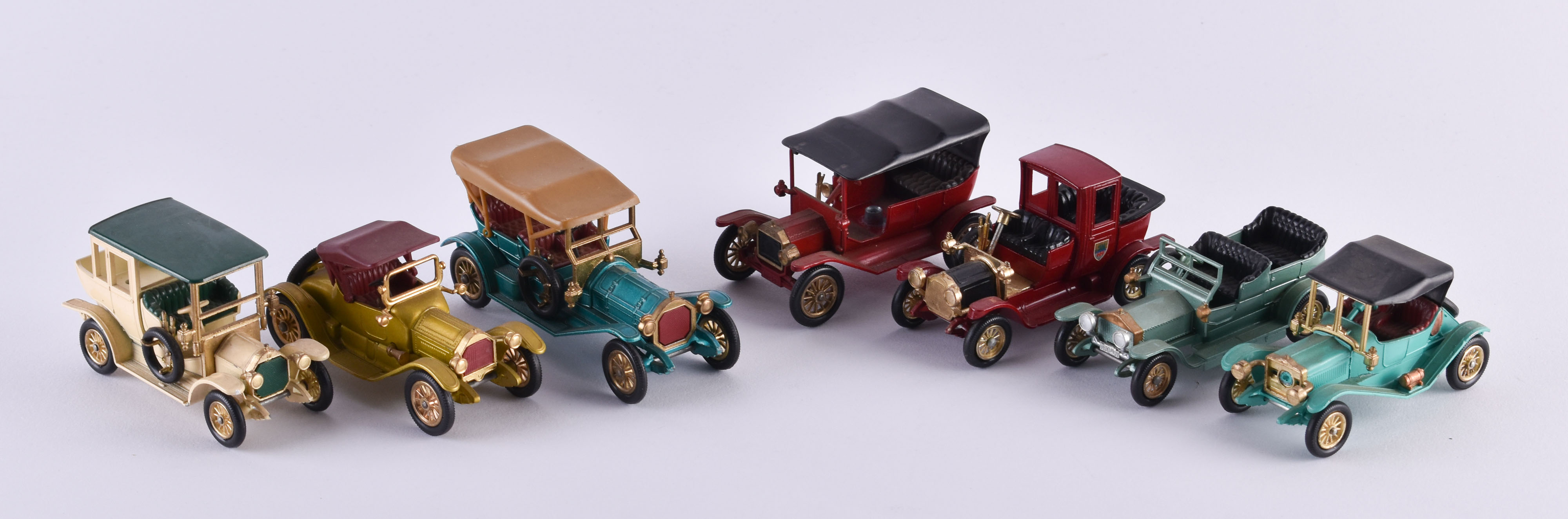A group of model railway decoration model cars - Image 2 of 3