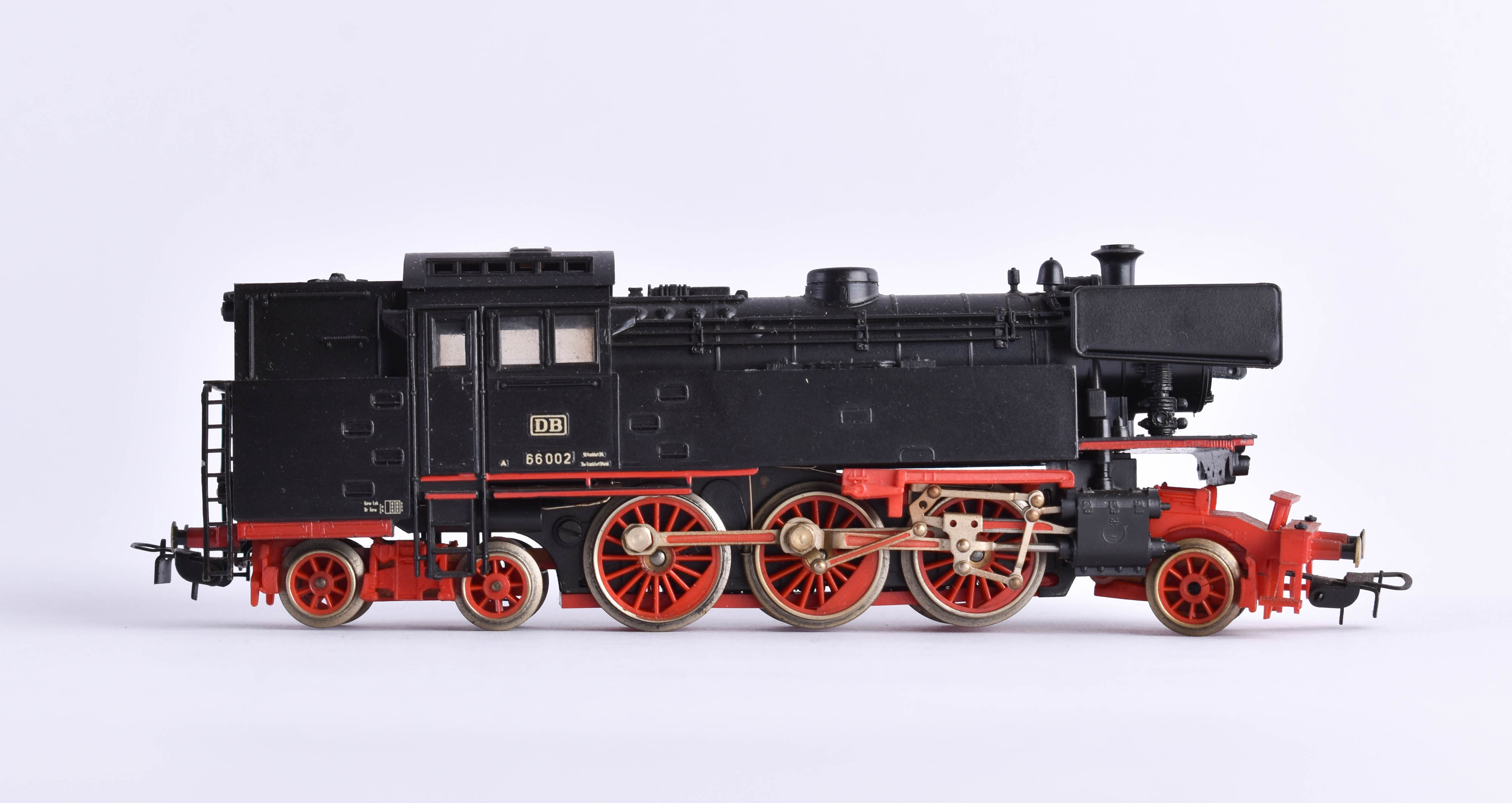 Tender steam locomotive width 66002 Piko