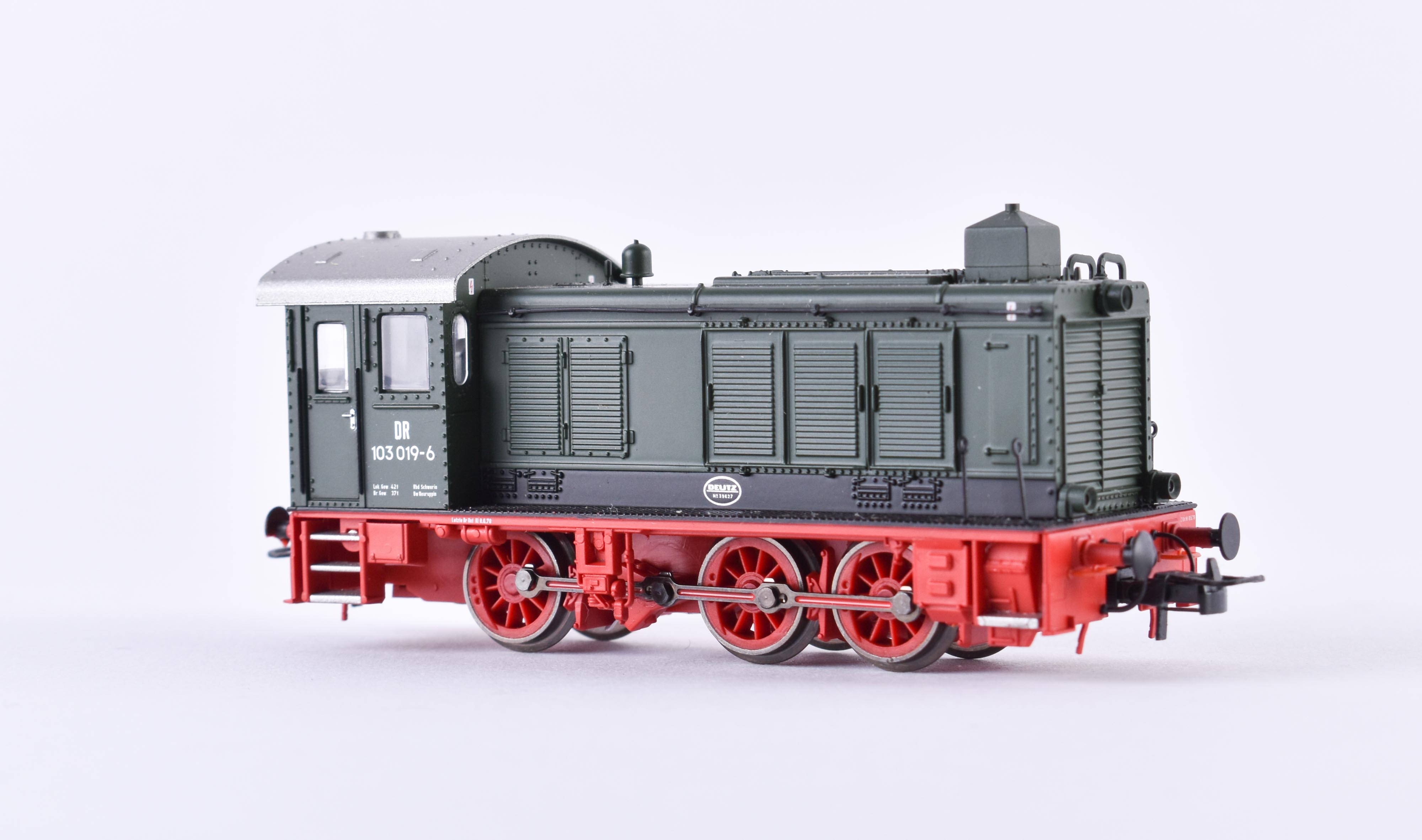 Diesel locomotive BR 103 019-6 DR - Lima