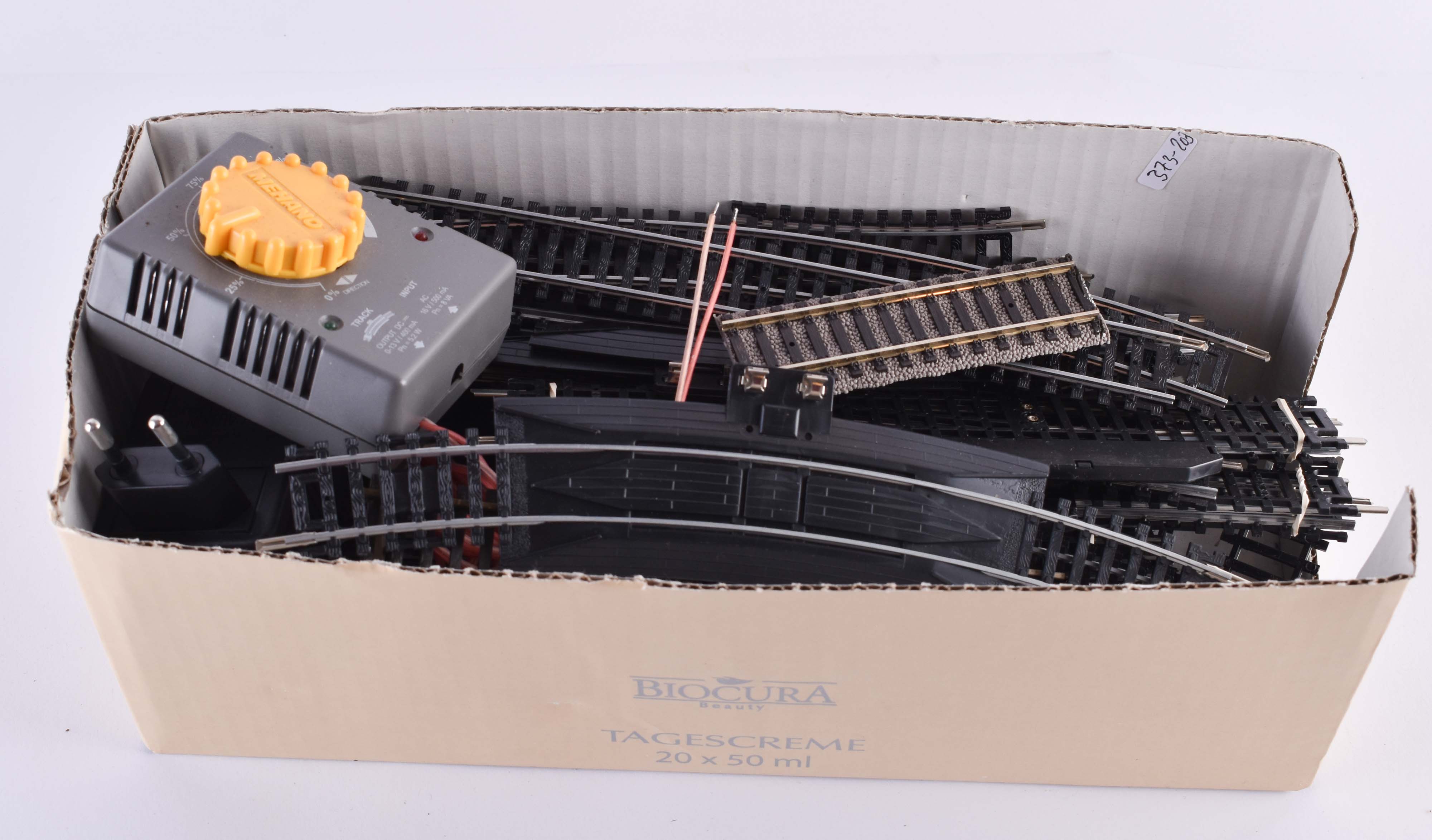 A group of model railway accessories - Image 2 of 2