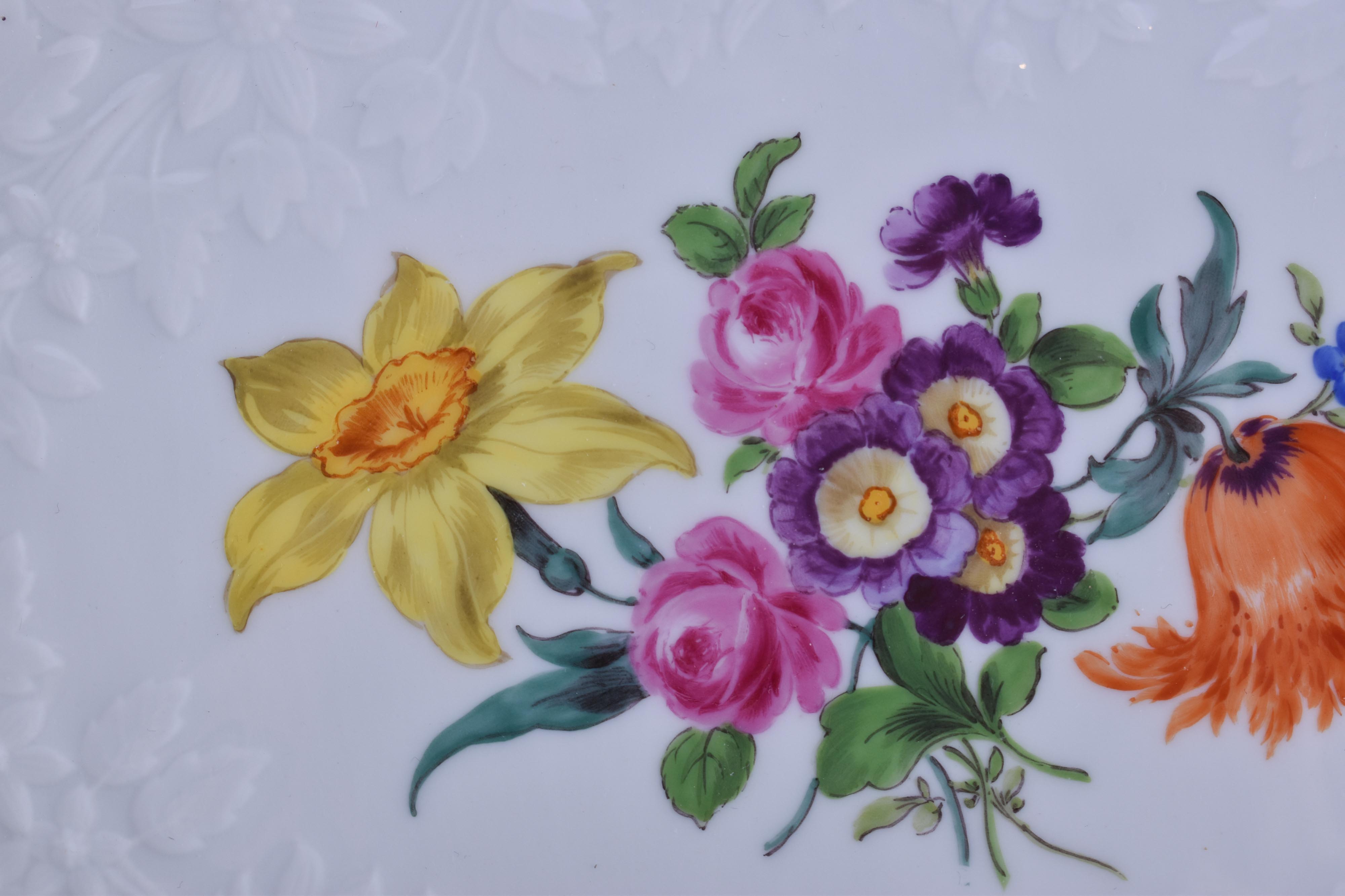 Bowl with Gotzkowski flower relief Meissen - Image 3 of 4