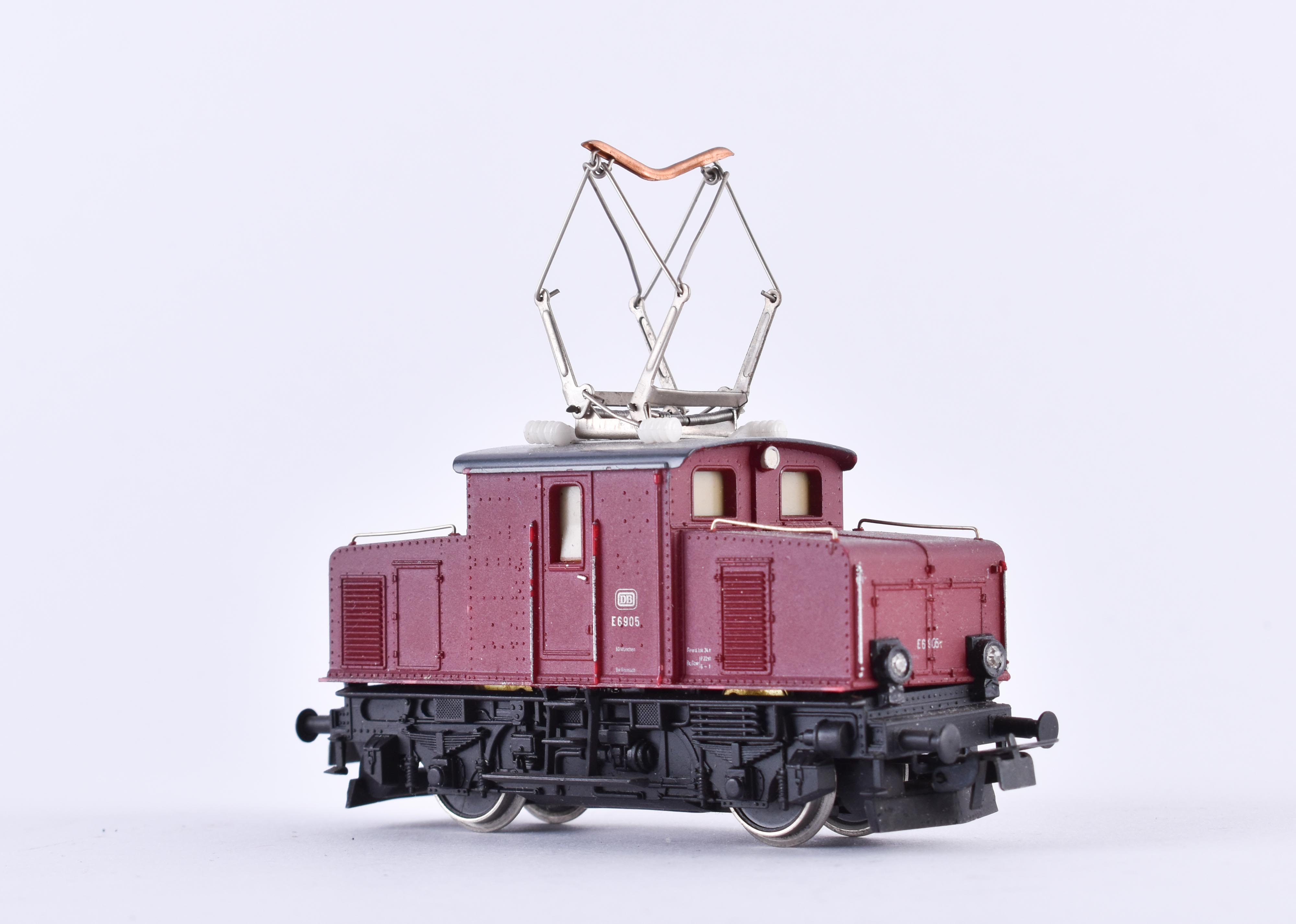 E locomotive E 6905 DB - Piko