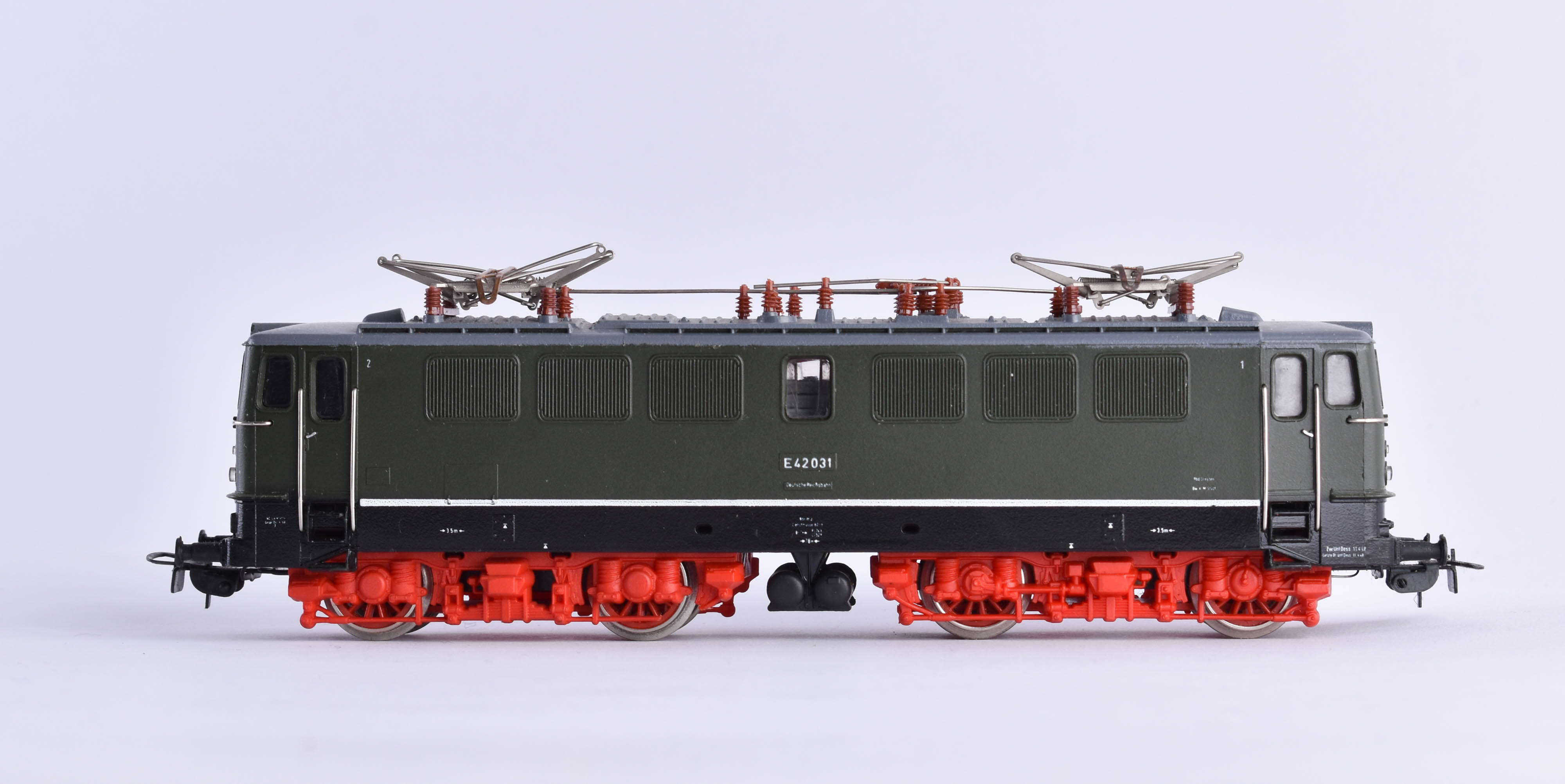 Electric locomotive E 11022 - Piko