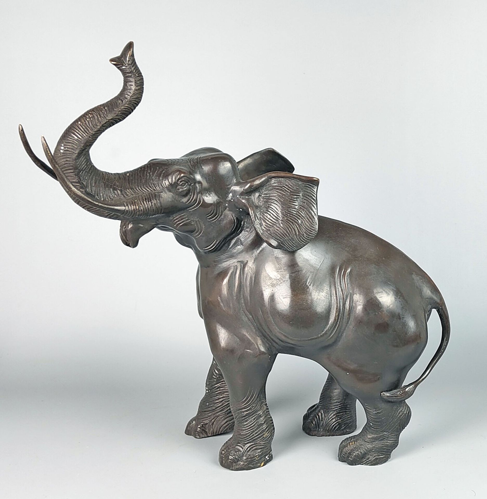 große Elefanten Skulptur