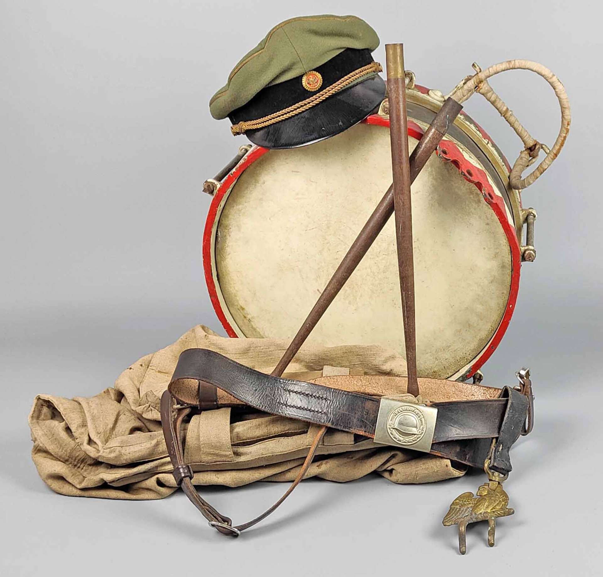Roter Frontk mpferbund Konvolut Mit Trommel Ca 38 Cm H Ca 18 Cm roter-frontk-mpferbund-konvolut-mit-trommel-ca-38-cm-h-ca-18-cm