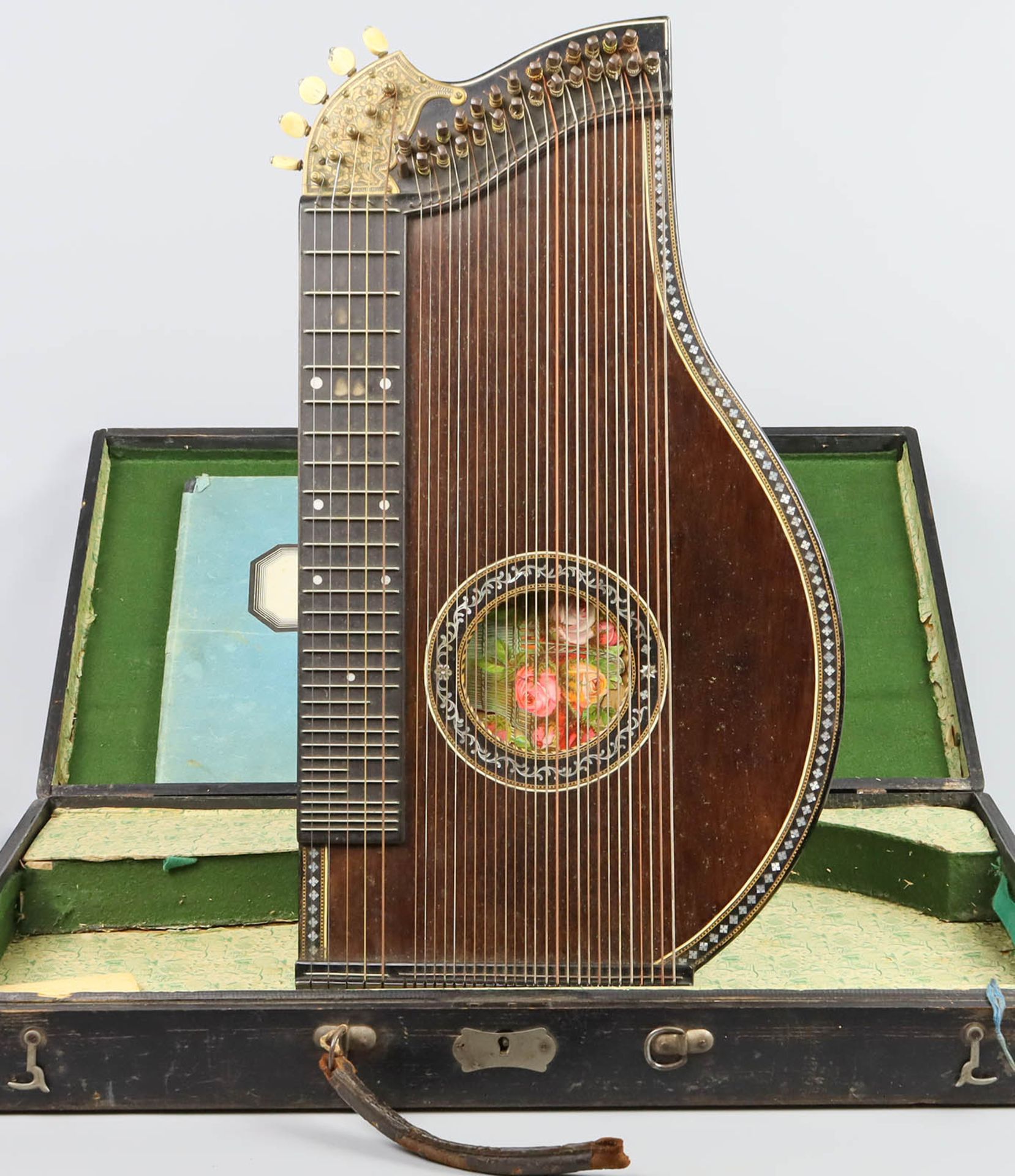 Zither im Etui