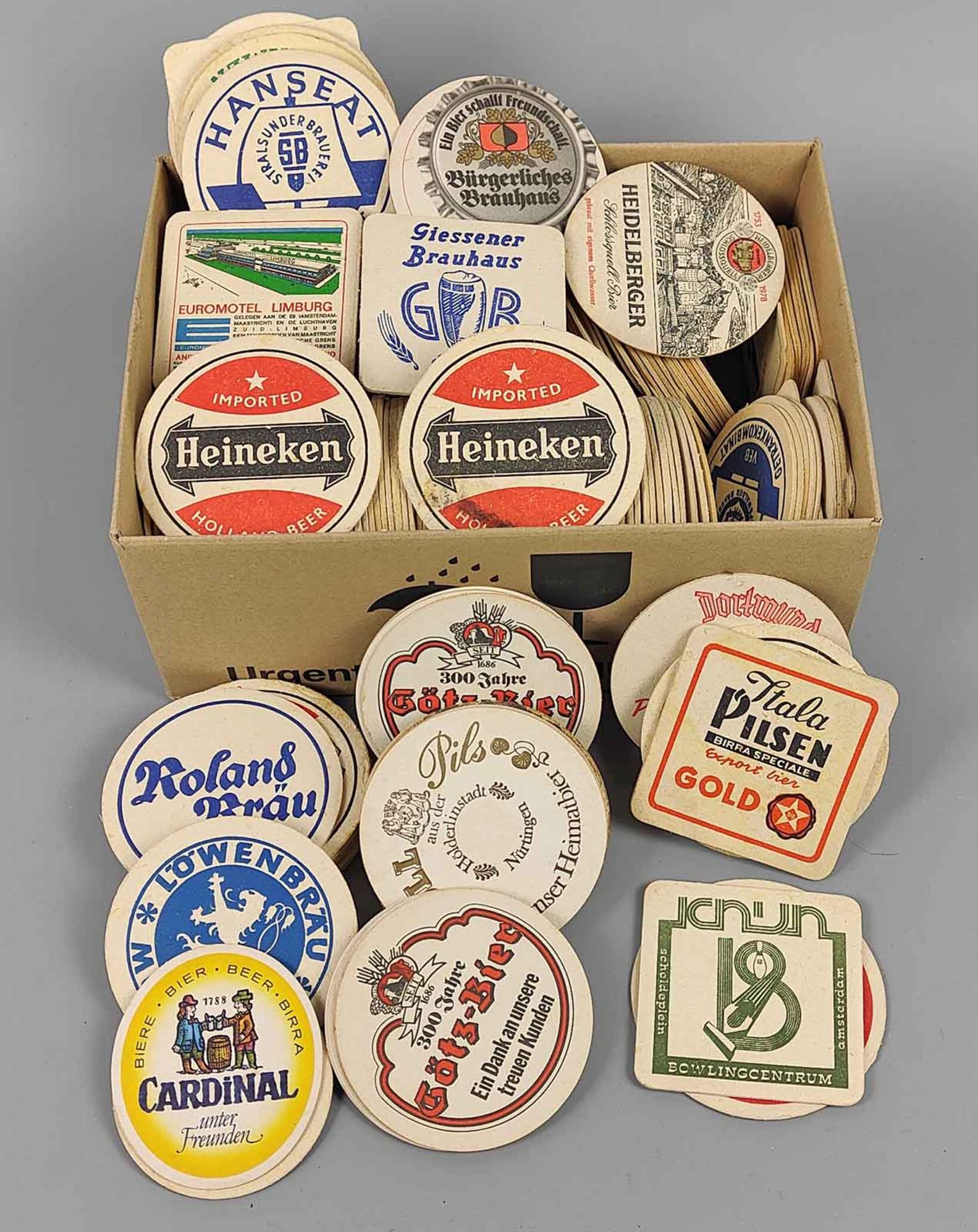 großer Posten Bierdeckel