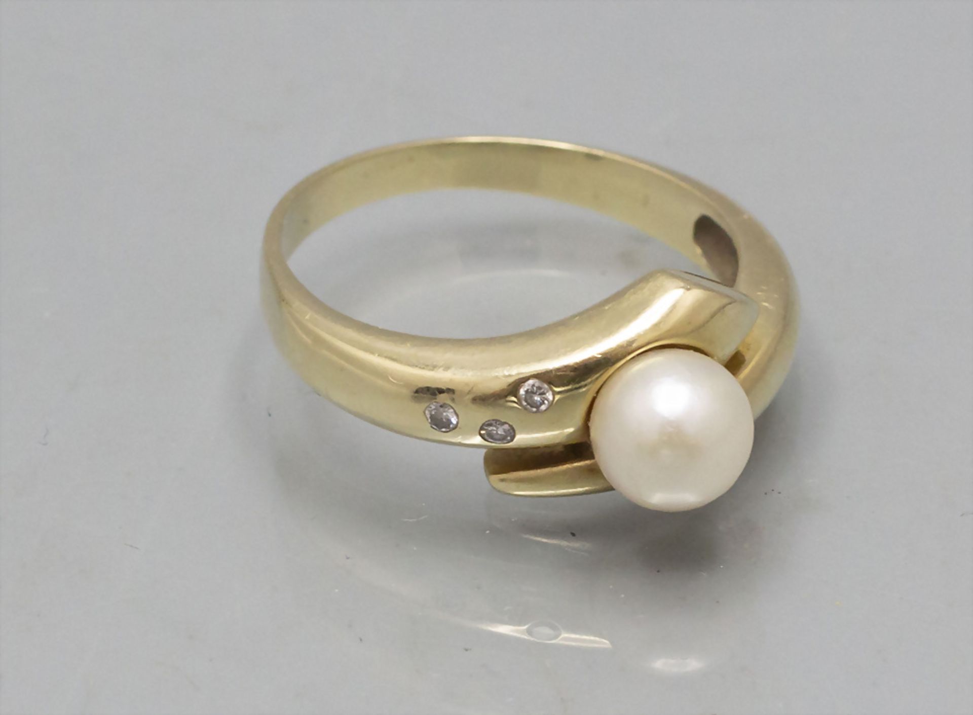 Damenring mit Perle und Diamanten / A ladies 8 ct gold ring with a pearl and diamonds