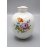 Vase mit Blumenmalerei / A vase with a bouquet of flowers, Meissen, 2. Hälfte 20. Jh.