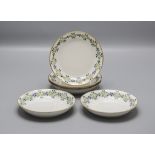 Fünf Unterschalen mit blauen Blumen / 5 dishes with blue flower garlands, Royal Copenhagen, ...