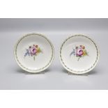 Paar Unterschalen mit grünem Spiralband / Two saucers with green spiral ribbon, wohl deutsch, ...