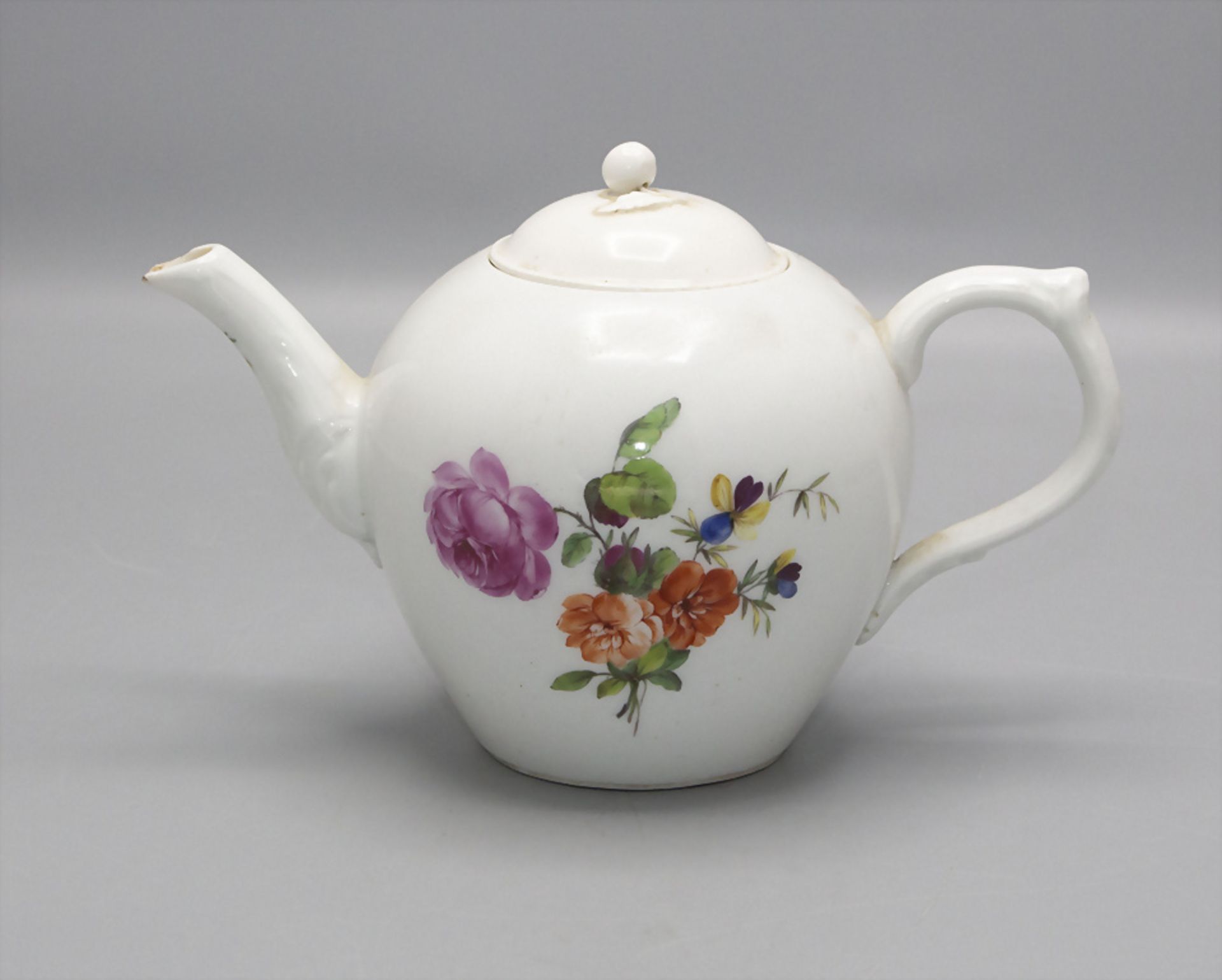 Teekanne mit Blumenmalerei / A tea pot with flowers, KPM Berlin, um 1800