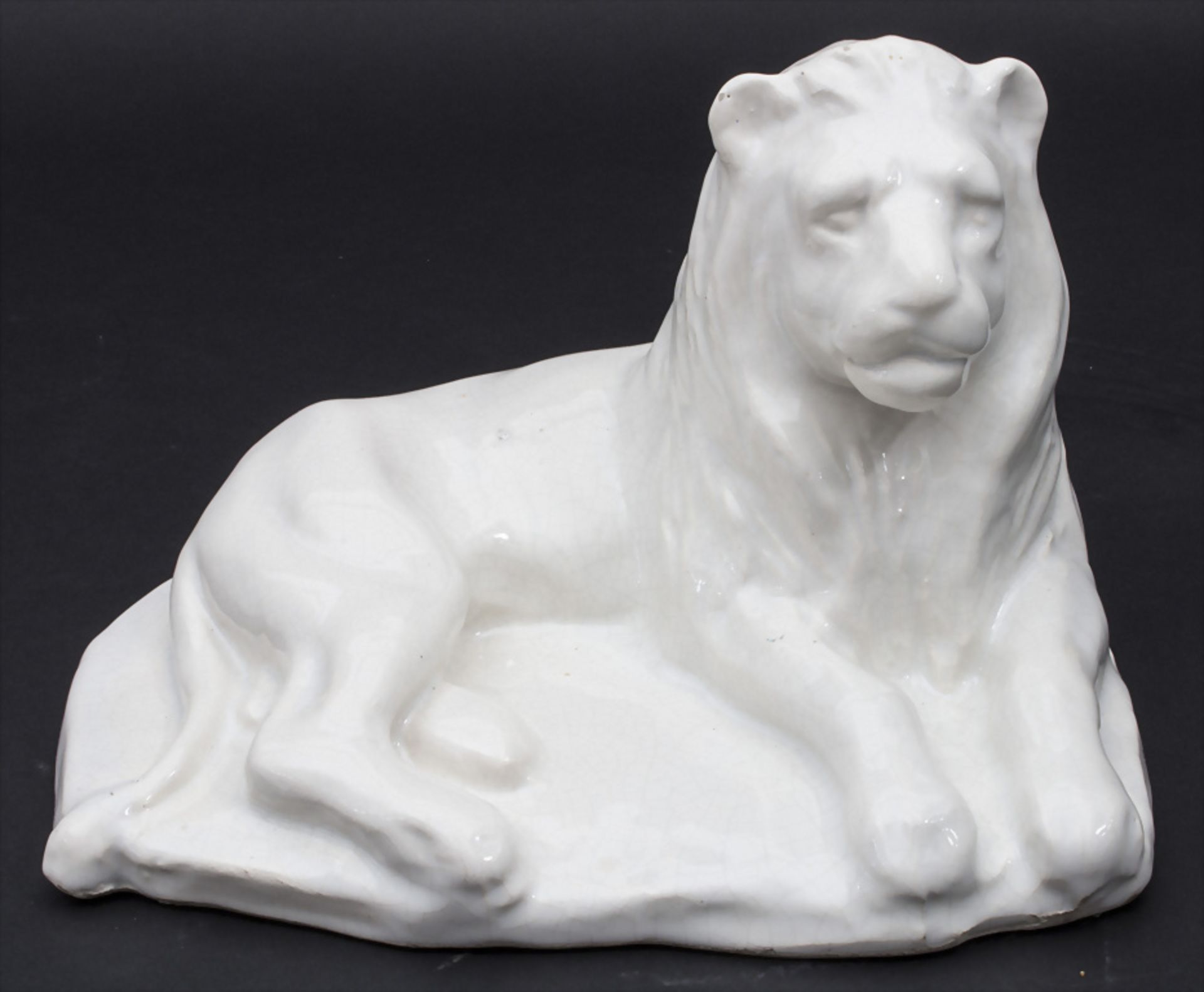 Fayence Skulptur 'Ruhender Löwe' / A faience sculpture of a resting lion, Baden-Baden, 1. ...