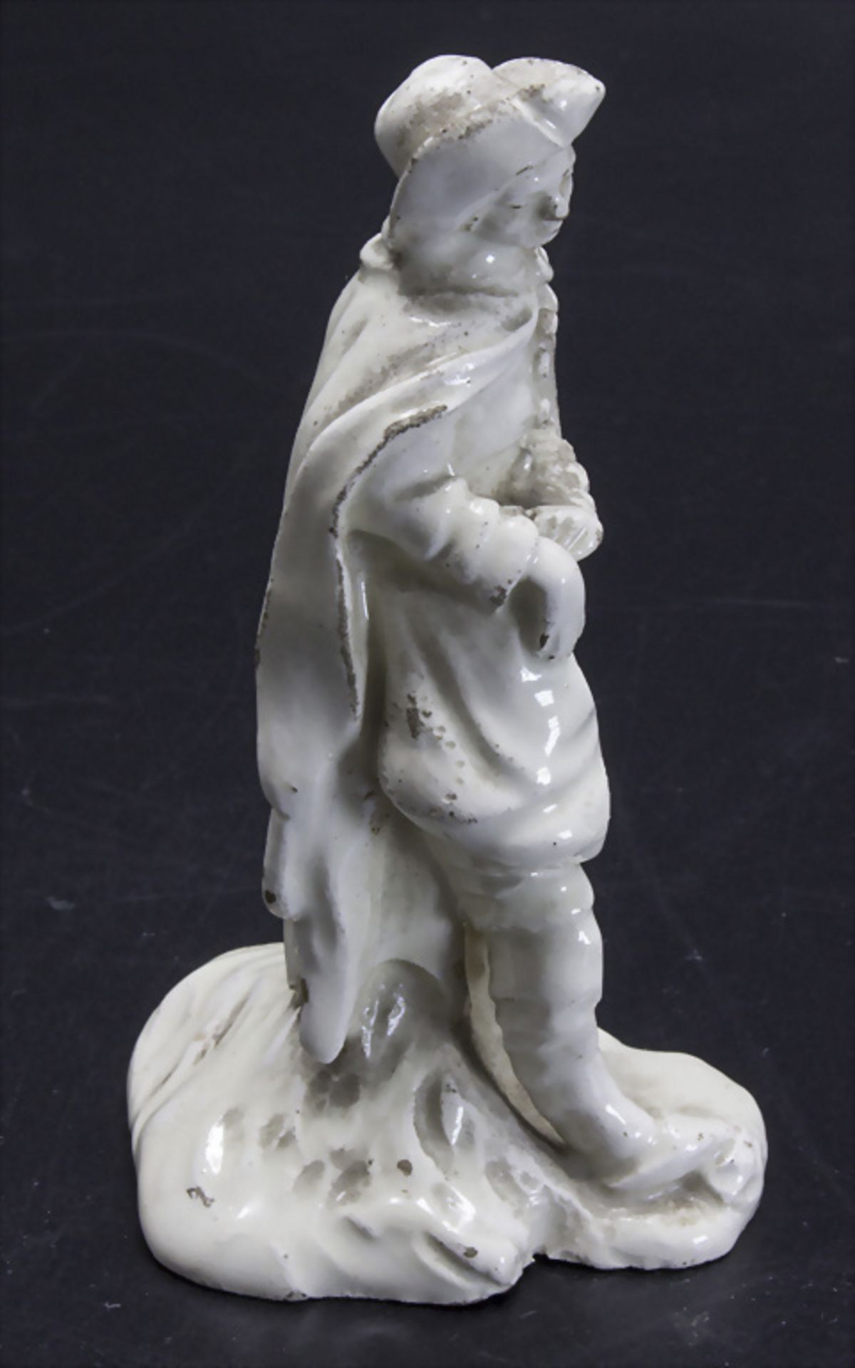 Frühe Fayence Figur eines Bauern / A faience figurine of a peasant, 18. Jh. - Bild 2 aus 5