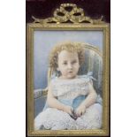 Miniatur eines kleinen Mädchens mit einer Geldbörse / A miniature portrait of a young girl ...