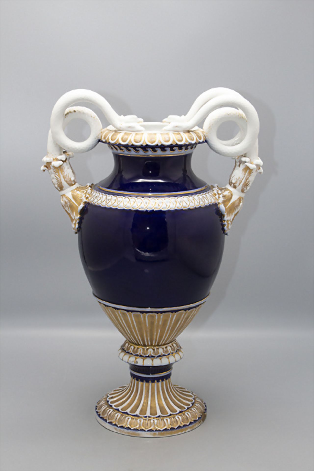 Schlangenhenkelvase / A splendid snake handled vase with flowers, Meissen, 1860-1924