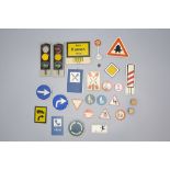 Konvolut 21 Verkehrsschilder / A set of 21 traffic signs