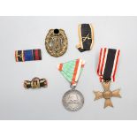 6 Orden und Abzeichen / 6 medals and badges