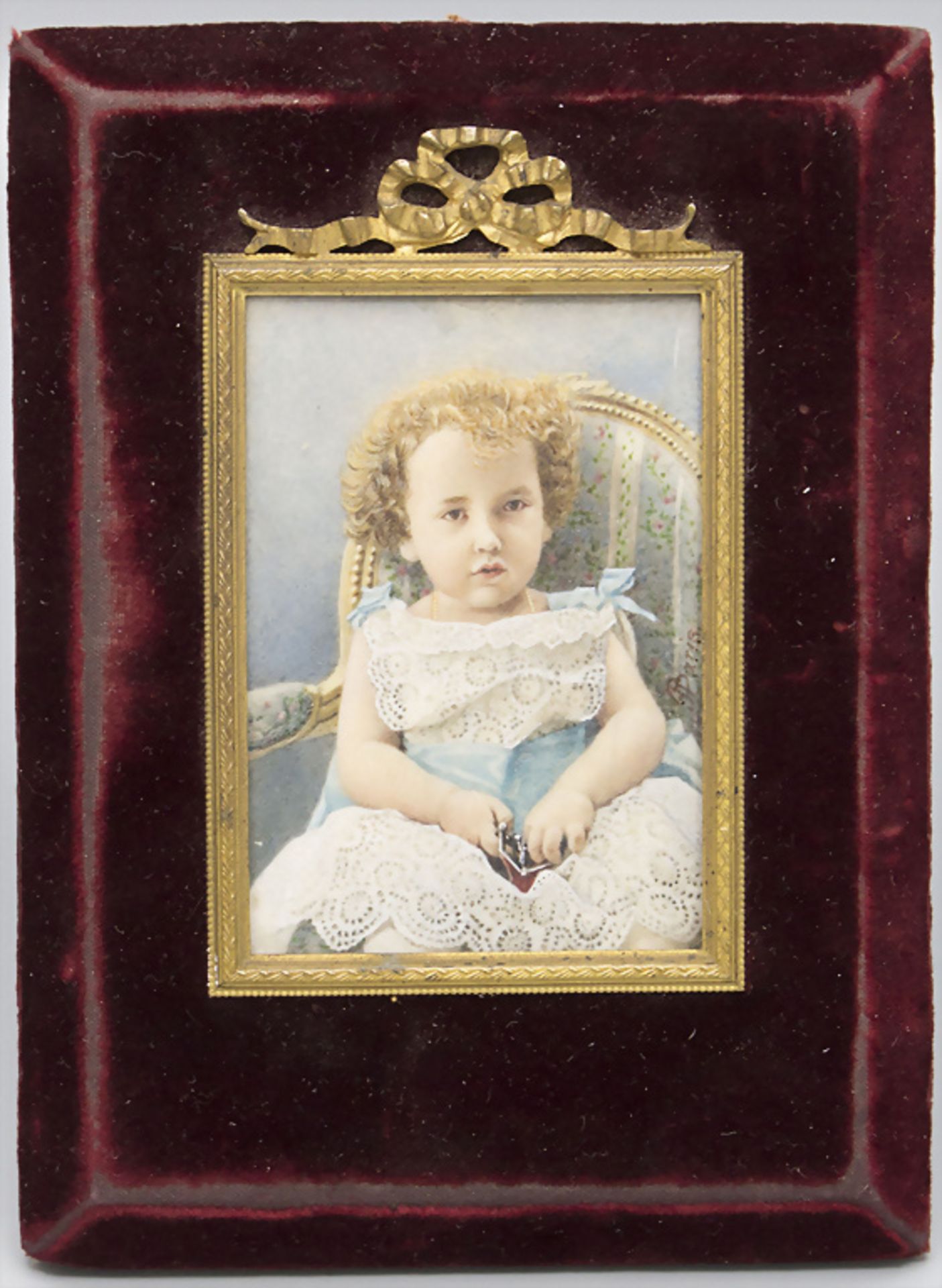 Miniatur eines kleinen Mädchens mit einer Geldbörse / A miniature portrait of a young girl ... - Bild 2 aus 3