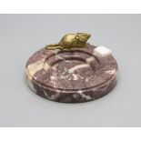 Vide Poche mit Maus / A marble trinket bowl with a bronze mouse, Anfang 20. Jh.