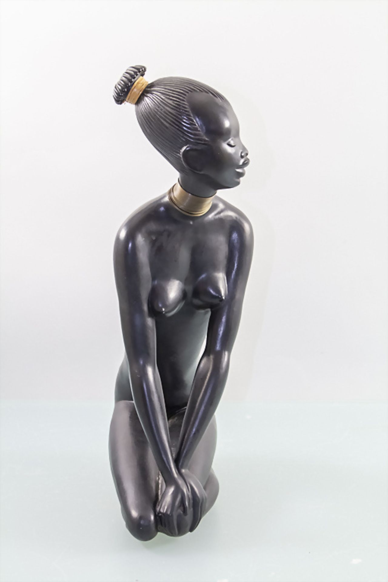 Keramik Skulptur 'Kniende Afrikanerin', Keramos Wien, Östereich, 1950er Jahre - Image 2 of 4
